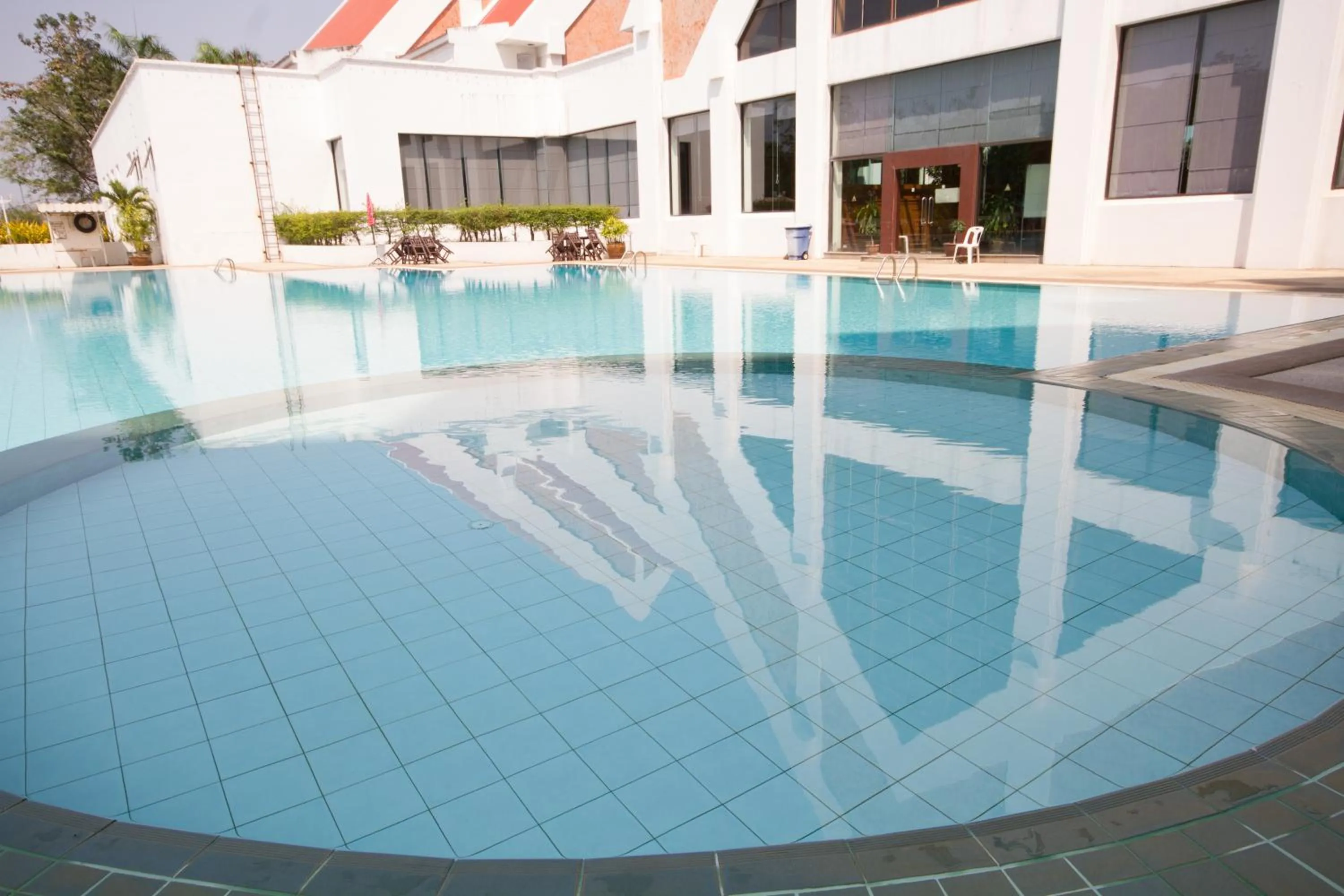Swimming pool in Rimpao Hotel