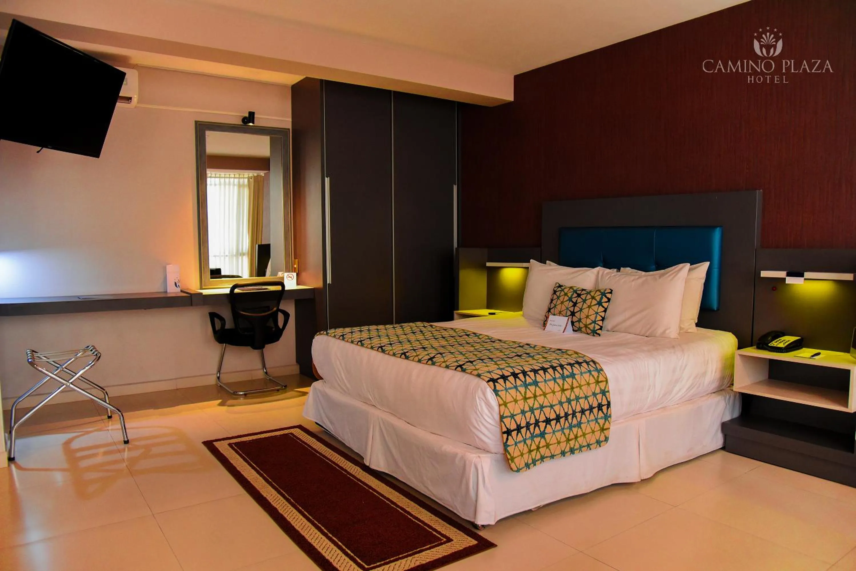 Family, Bed in Camino Plaza