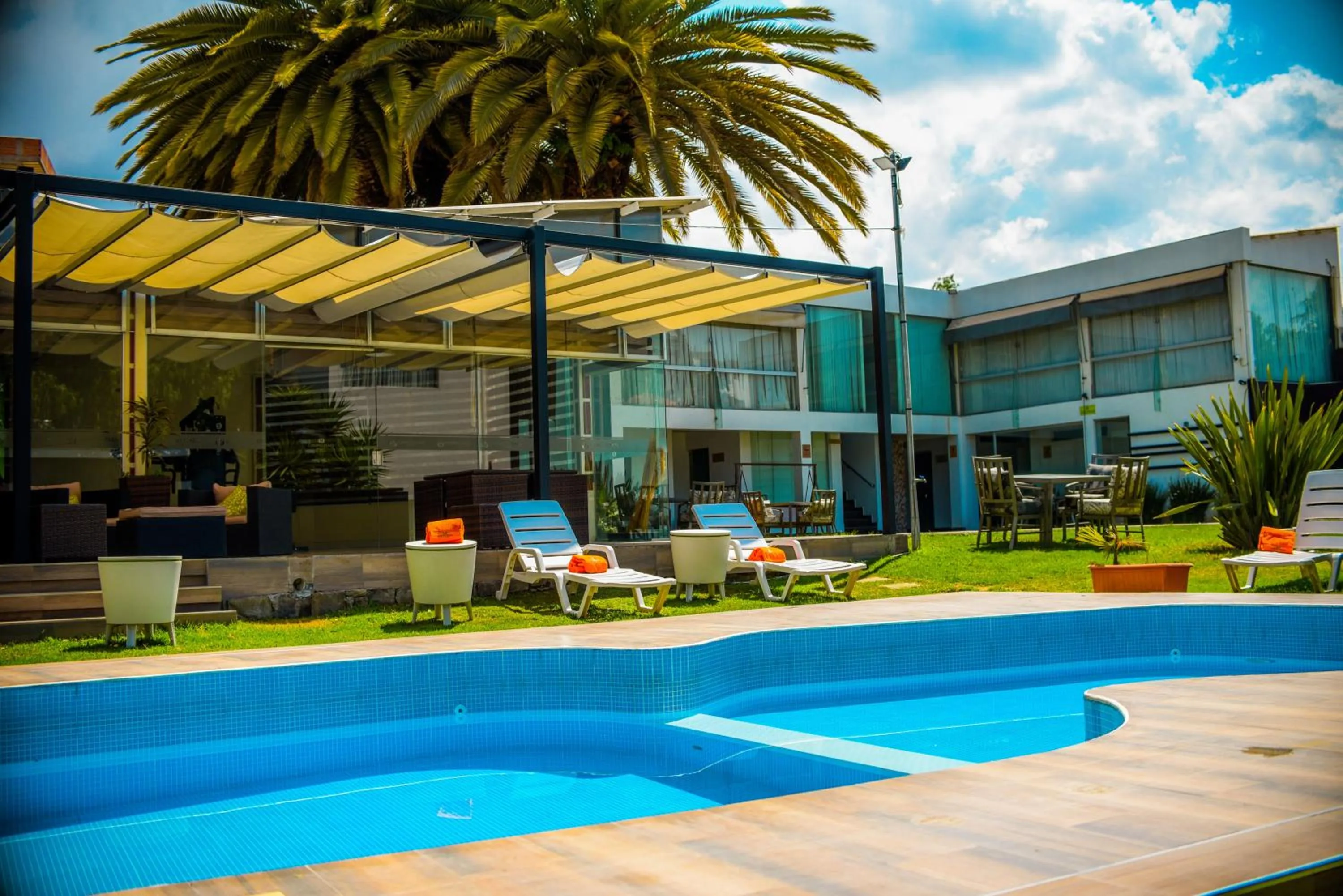 Property building in Camino Plaza