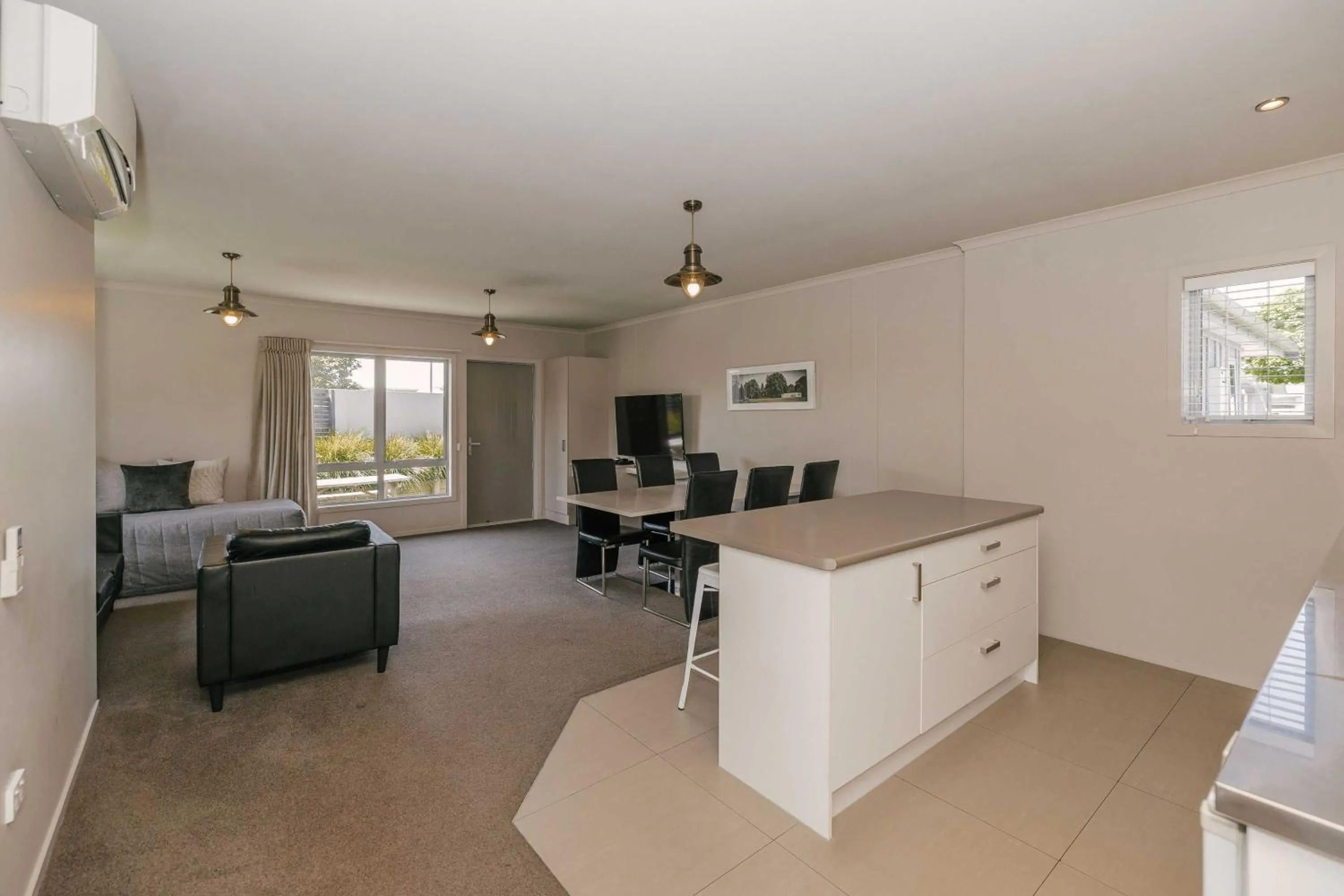 Living room in South Street West Motel