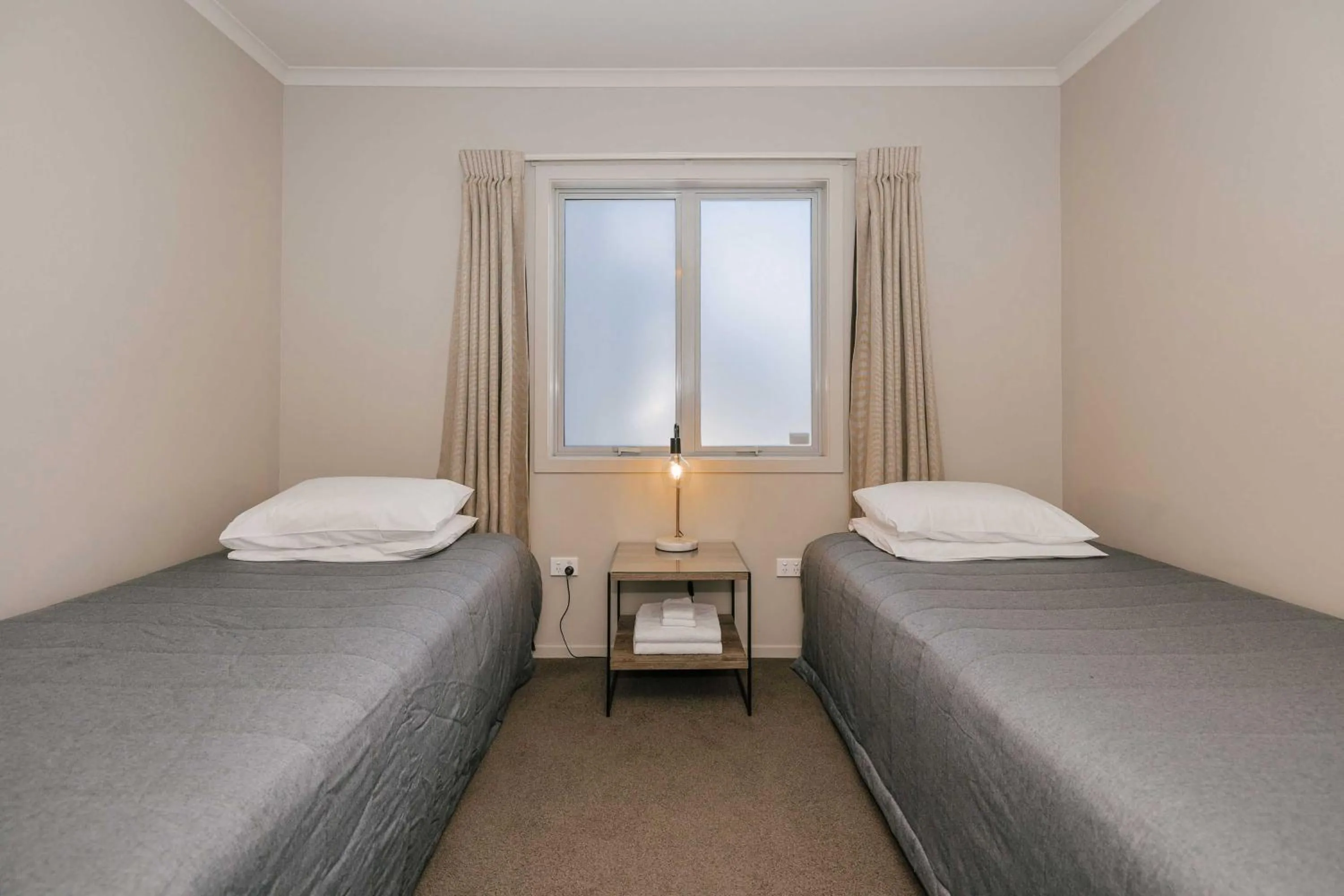 Bedroom, Bed in South Street West Motel