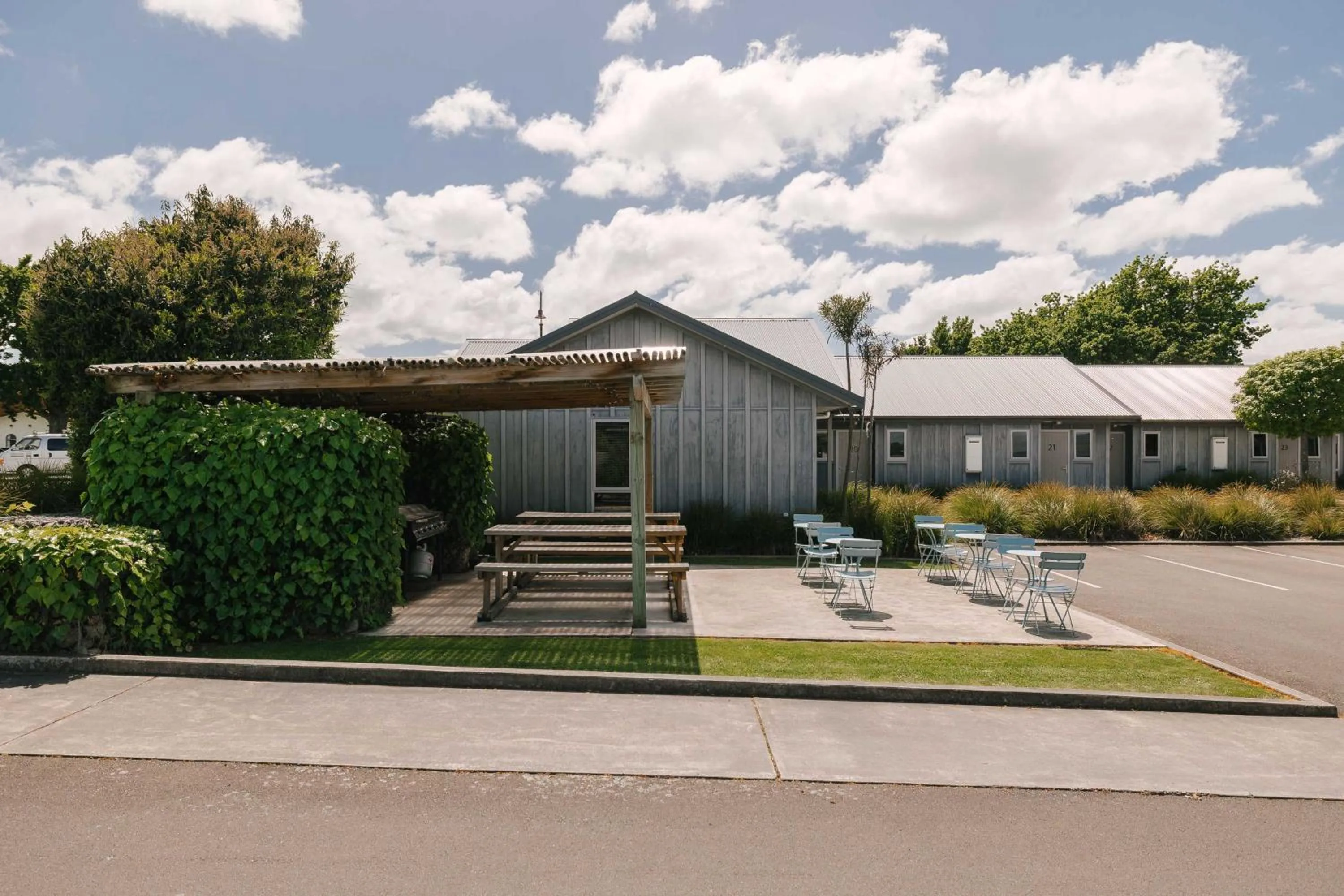 BBQ facilities in South Street West Motel