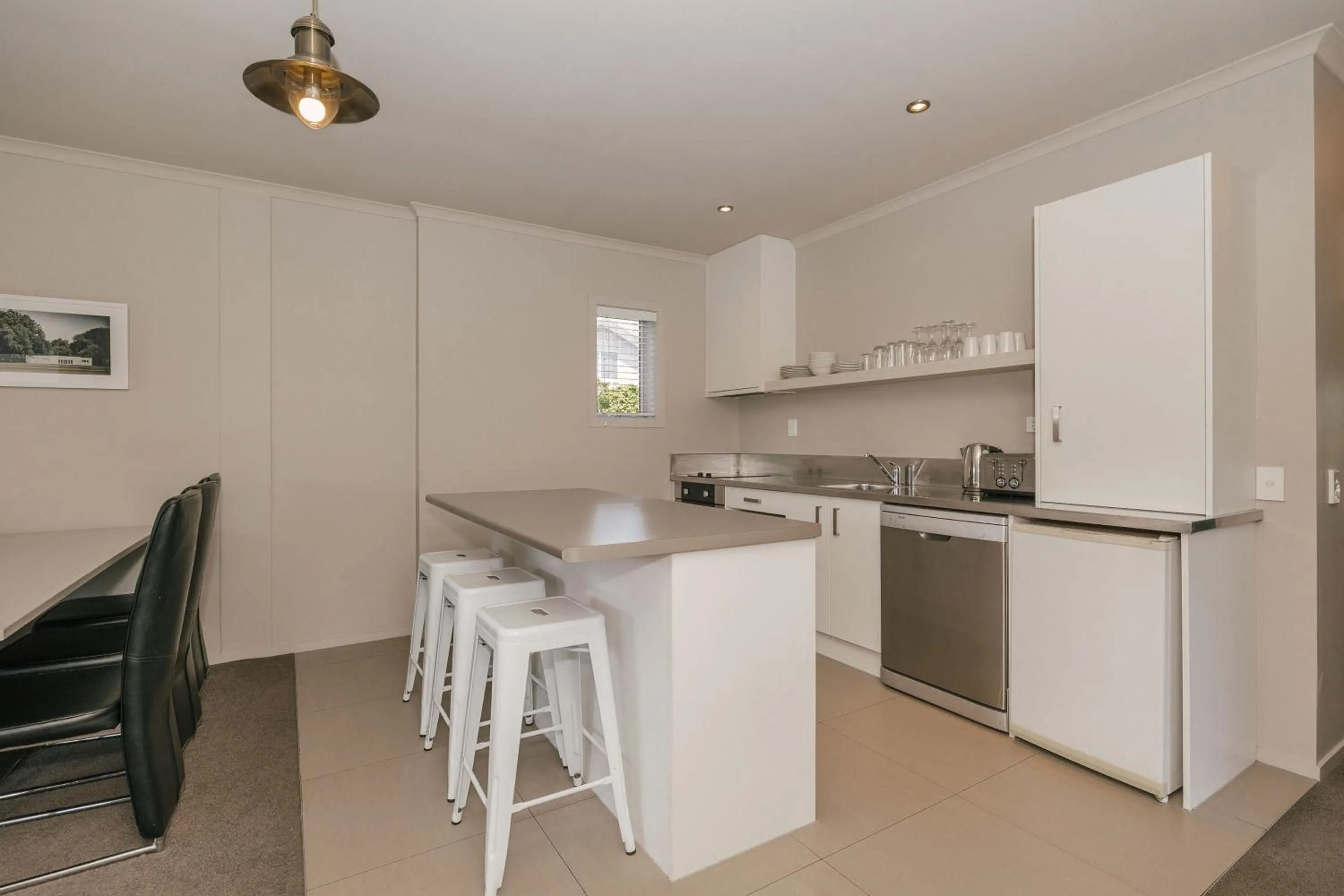 Kitchen or kitchenette in South Street West Motel