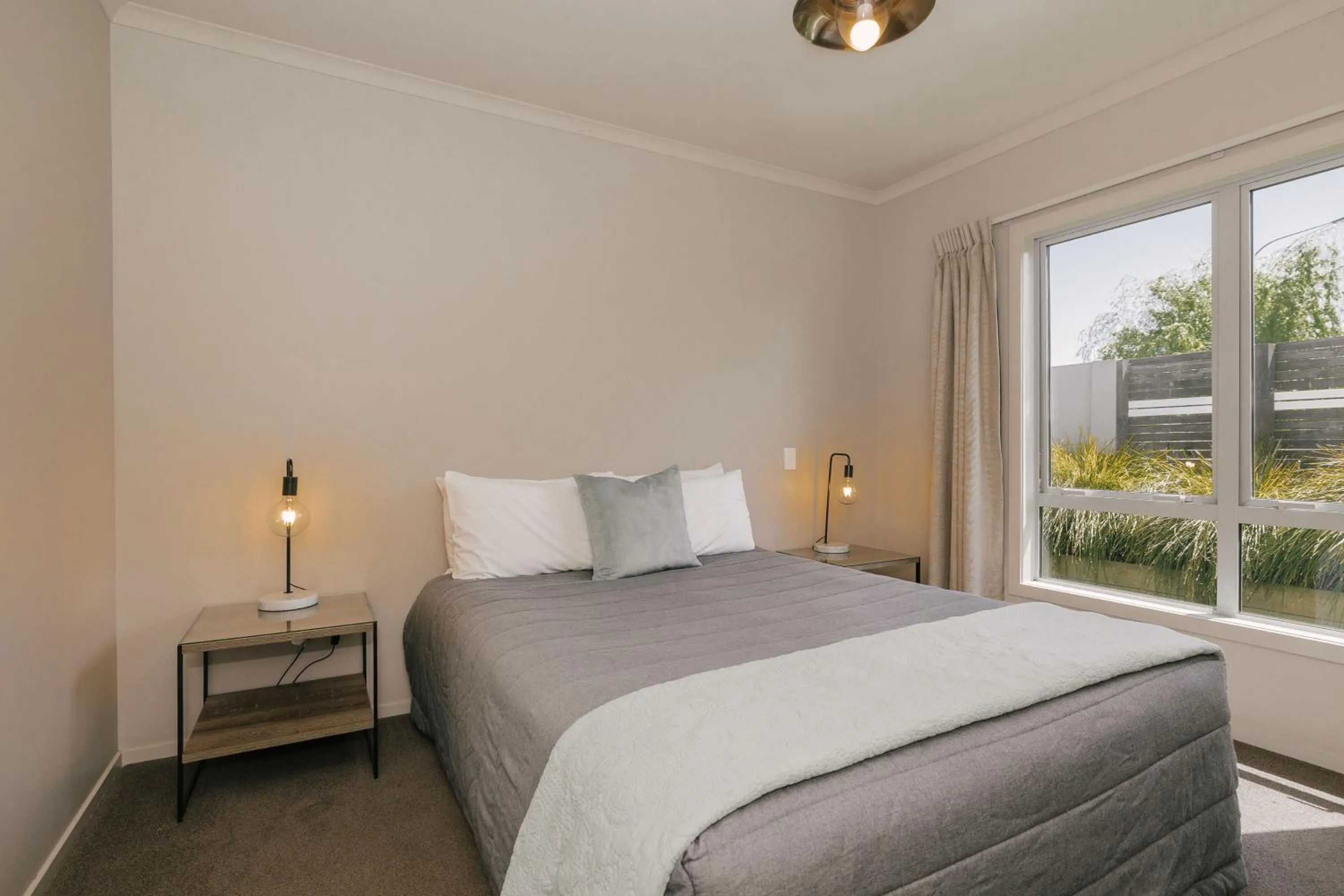 Bedroom, Bed in South Street West Motel