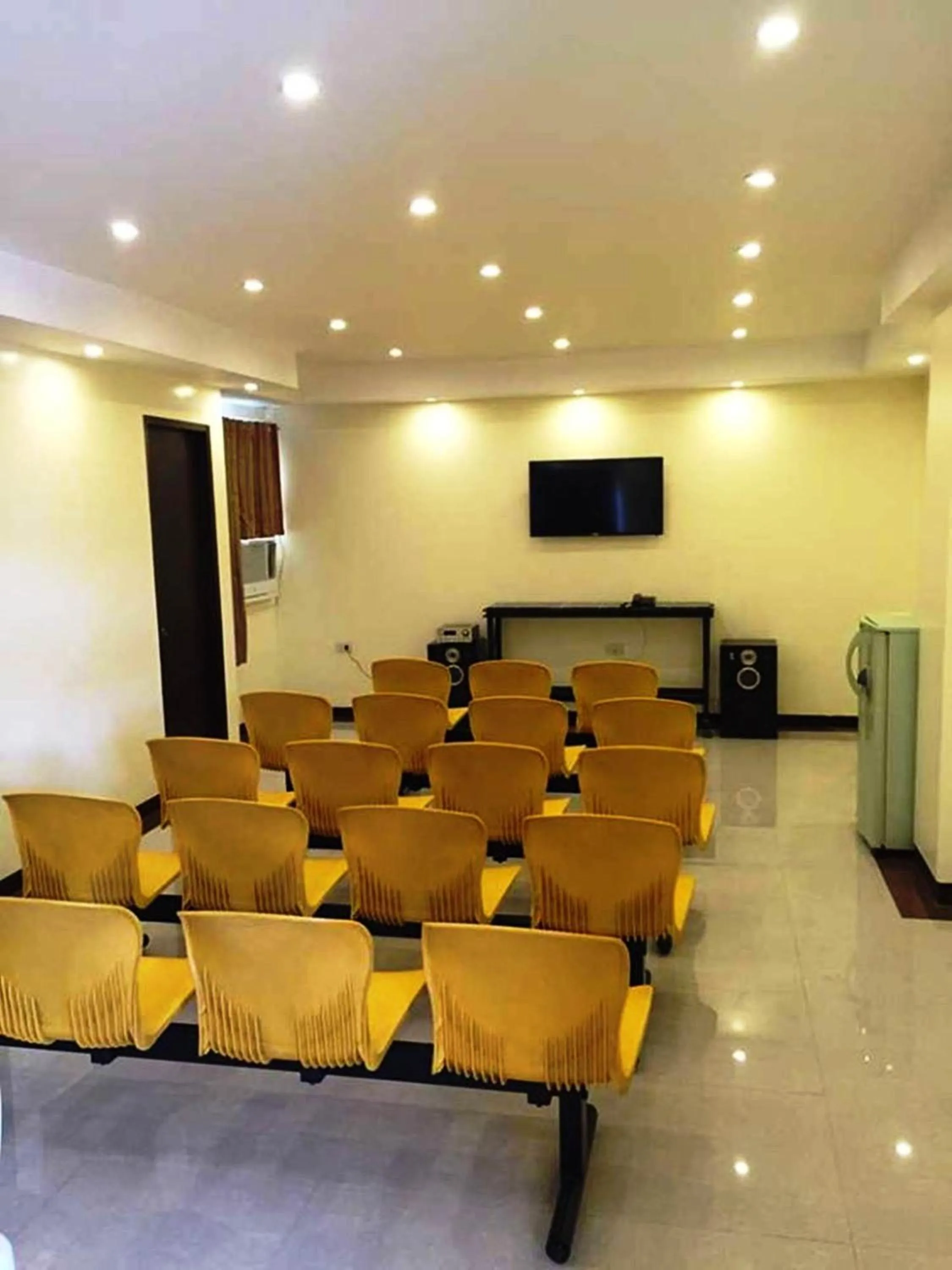 Meeting/conference room in Rainbowland Hotel