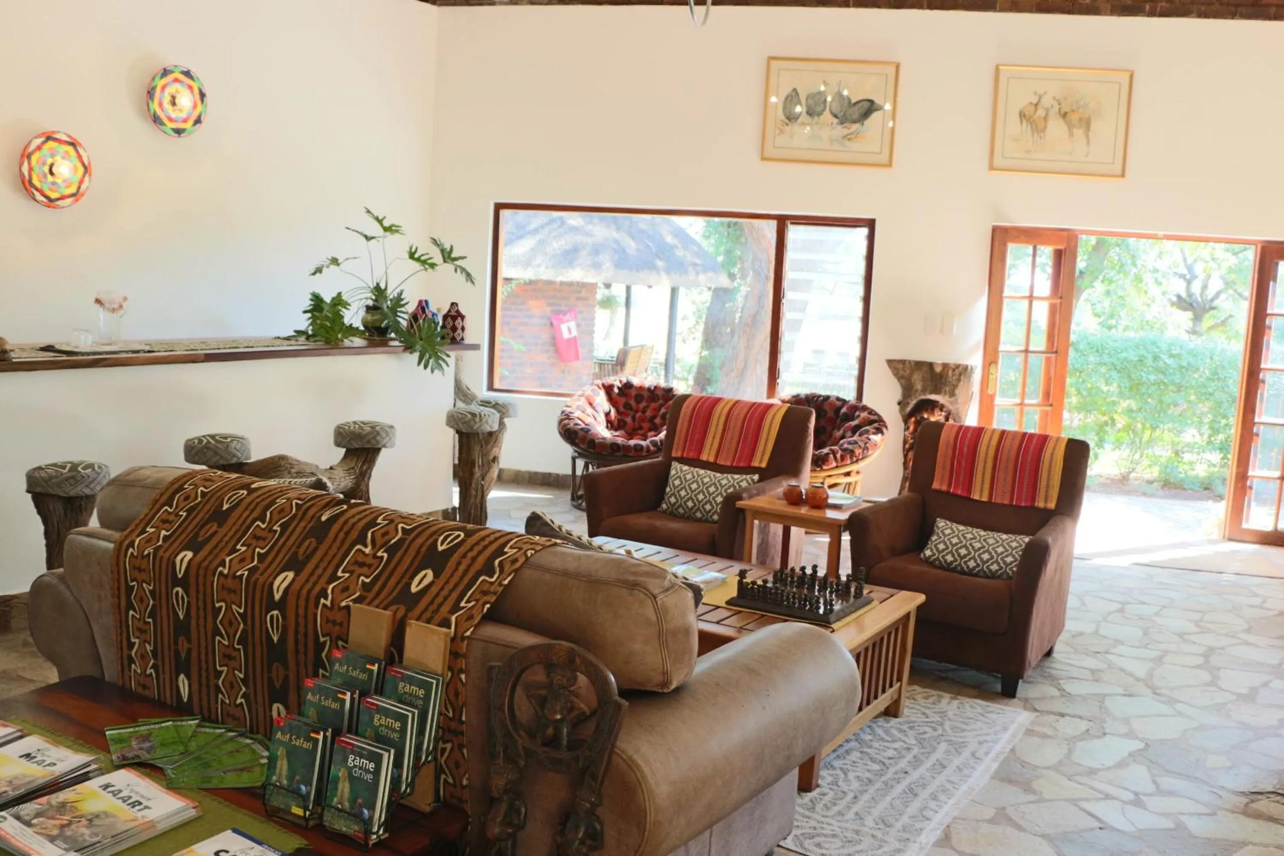 Living room in Mohlabetsi Safari Lodge