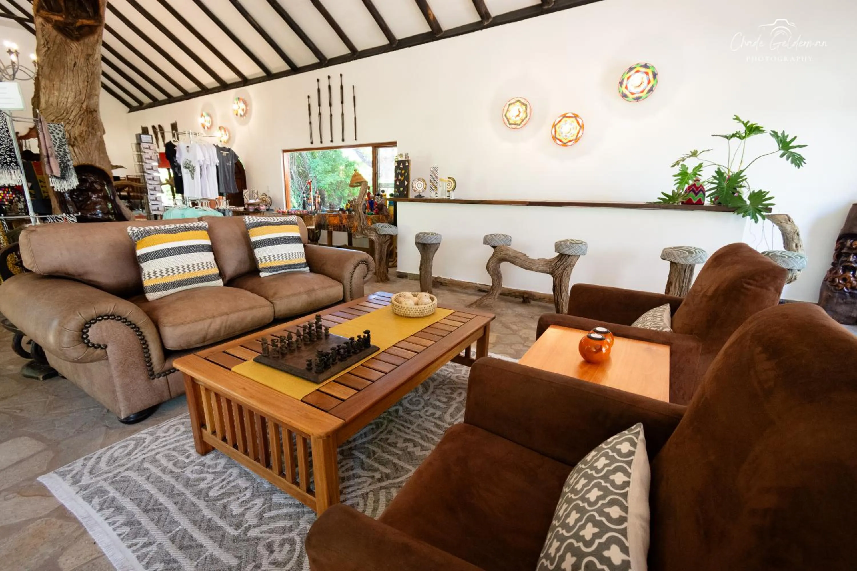 Living room in Mohlabetsi Safari Lodge