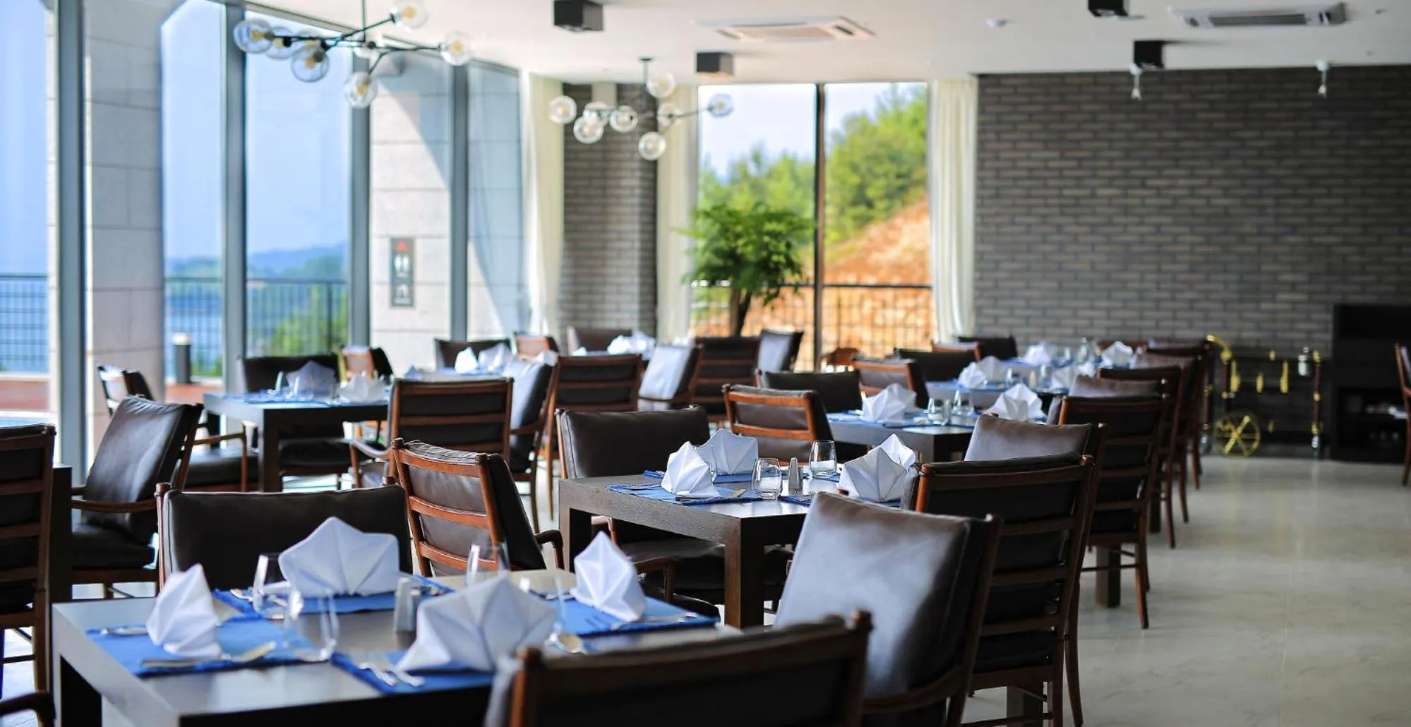 Restaurant/places to eat in Lapis Hotel Namhae