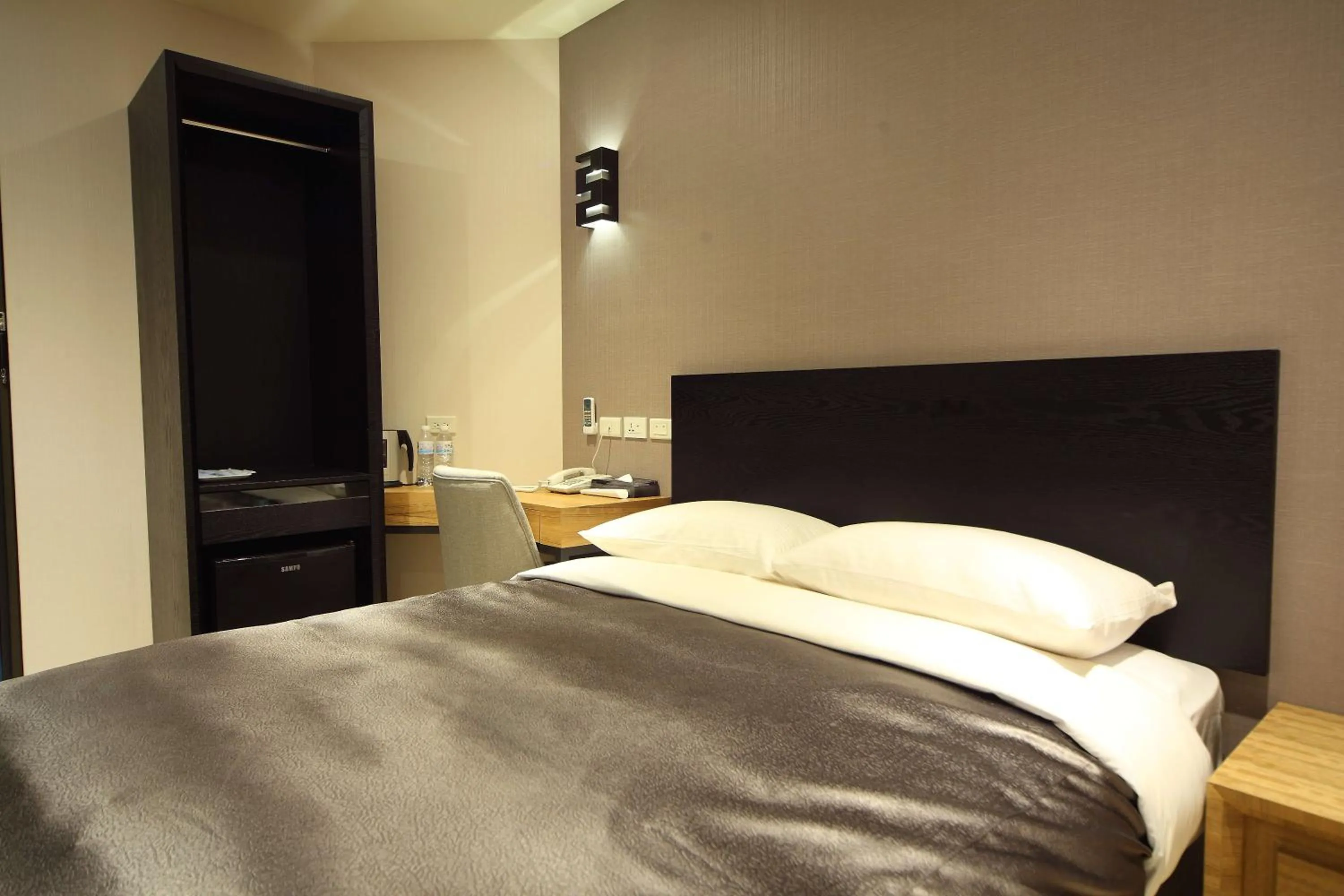 Photo of the whole room, Bed in E-House Xining Branch