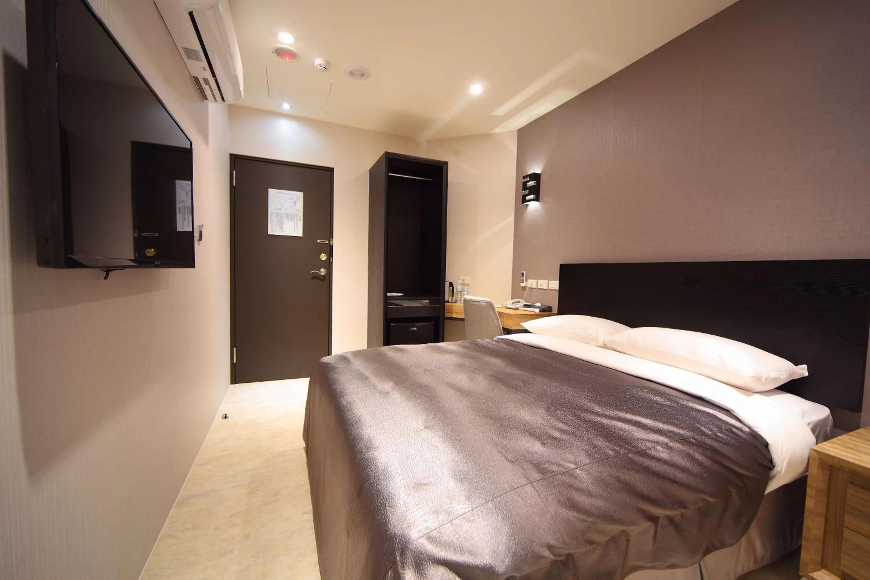 Photo of the whole room, Bed in E-House Xining Branch