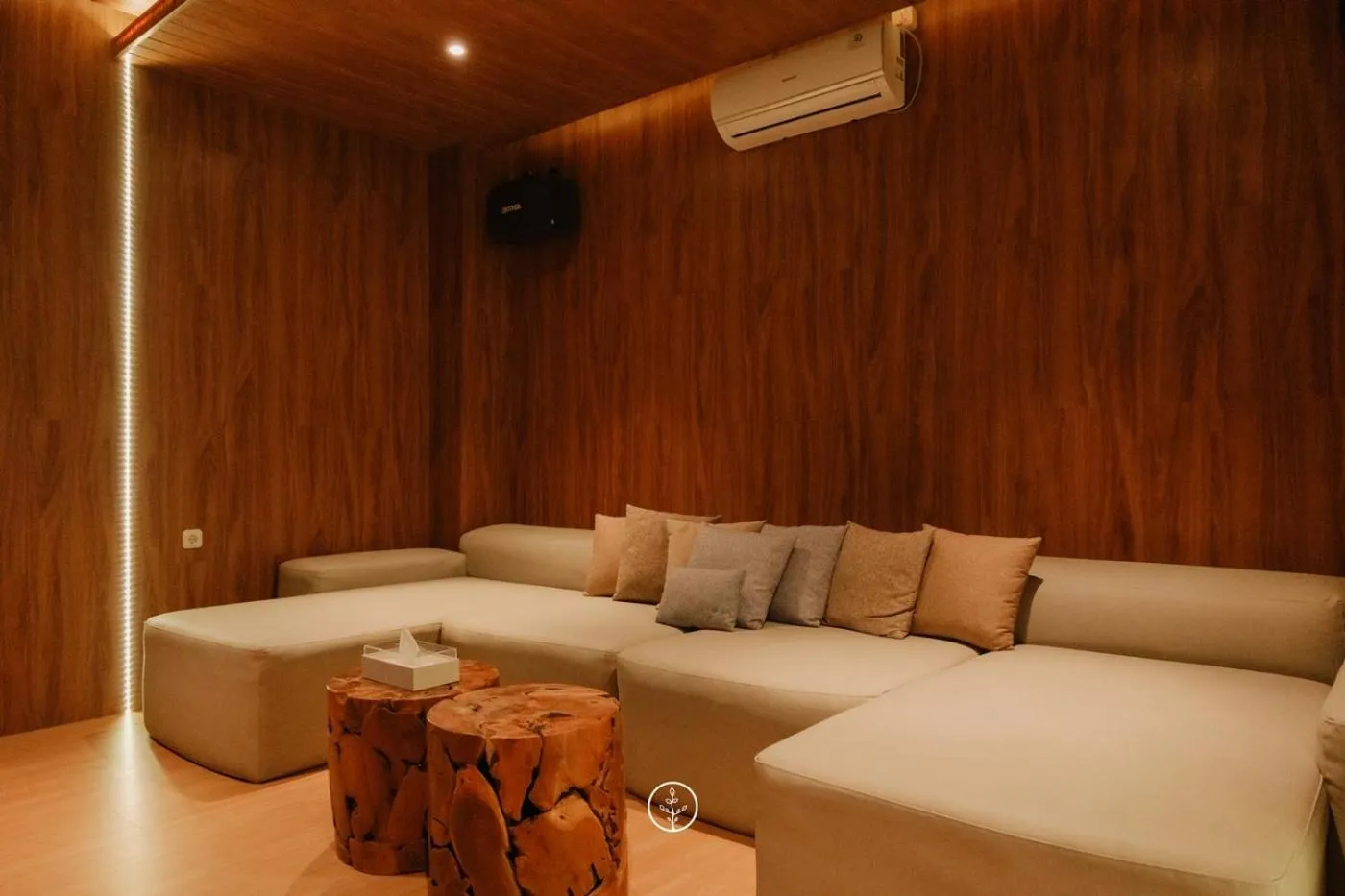 Karaoke in Tulip Hill View Villa 6 bedrooms with a private swimming pool and movie room