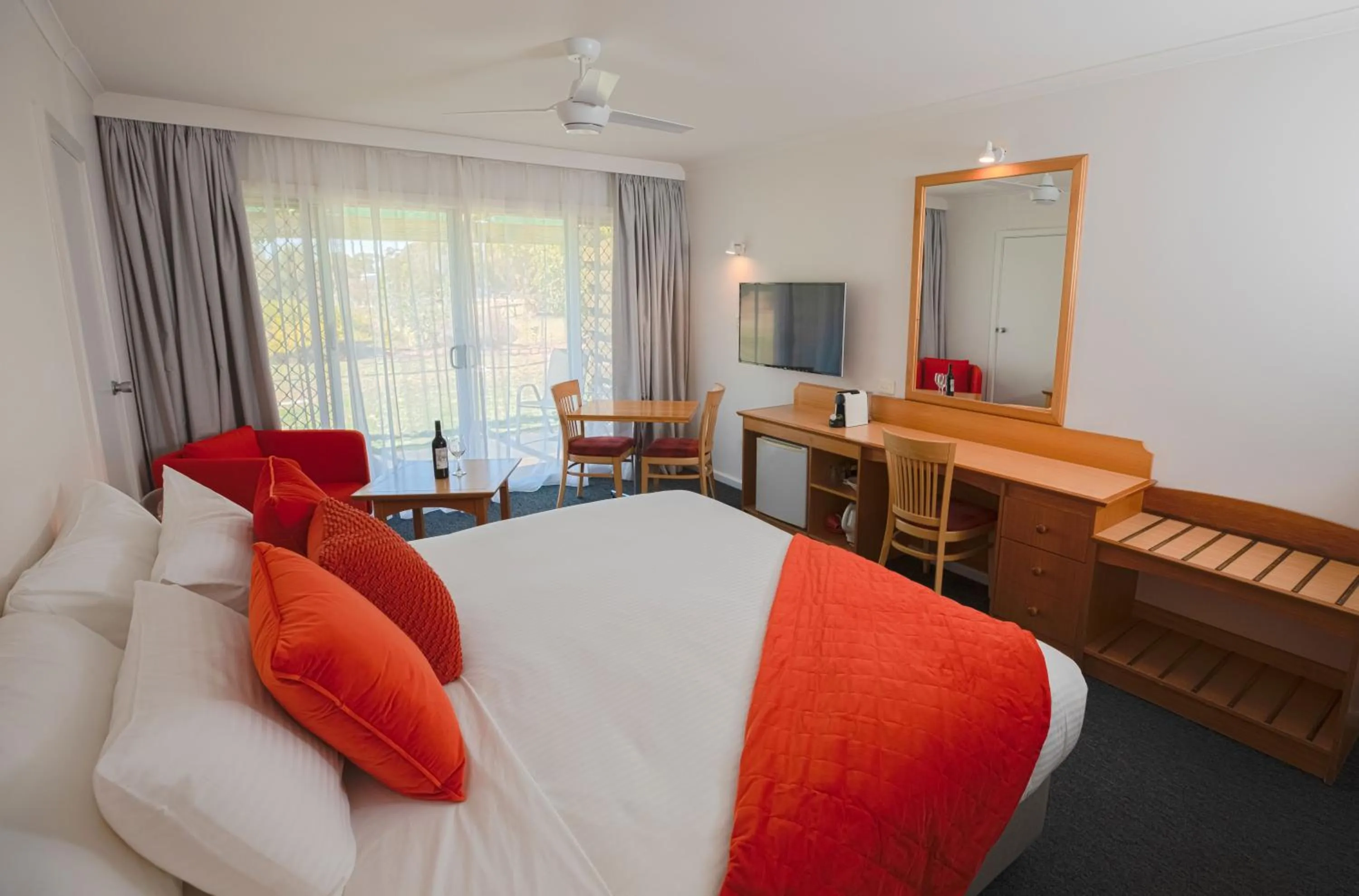 Photo of the whole room, Bed in Big River Golf & Country Club