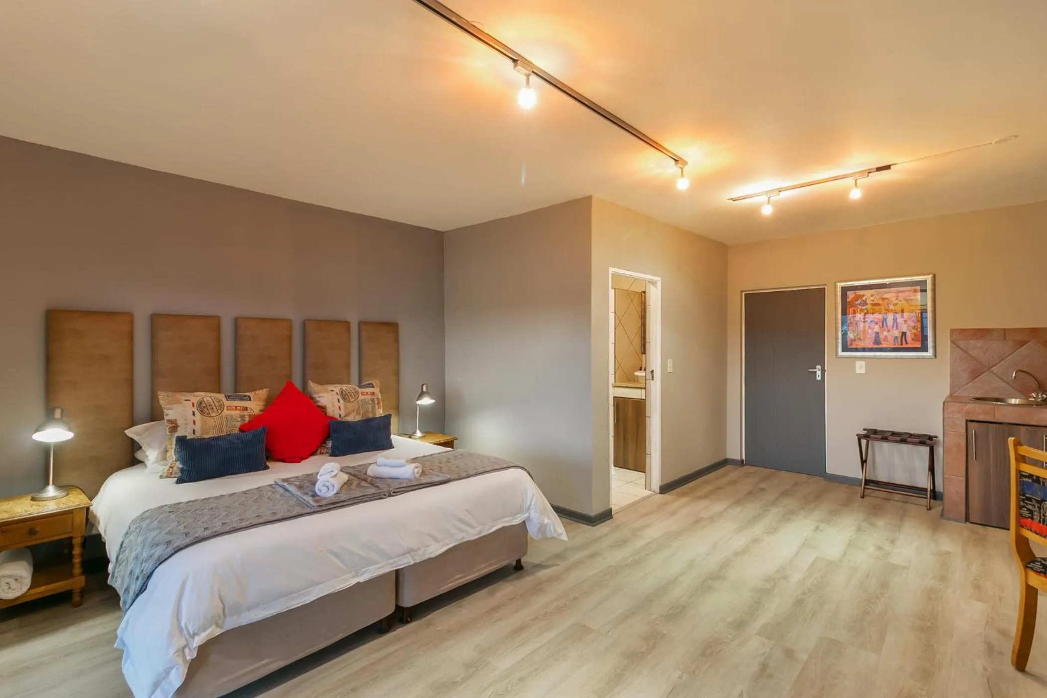 Photo of the whole room, Bed in Overmeer Guest House