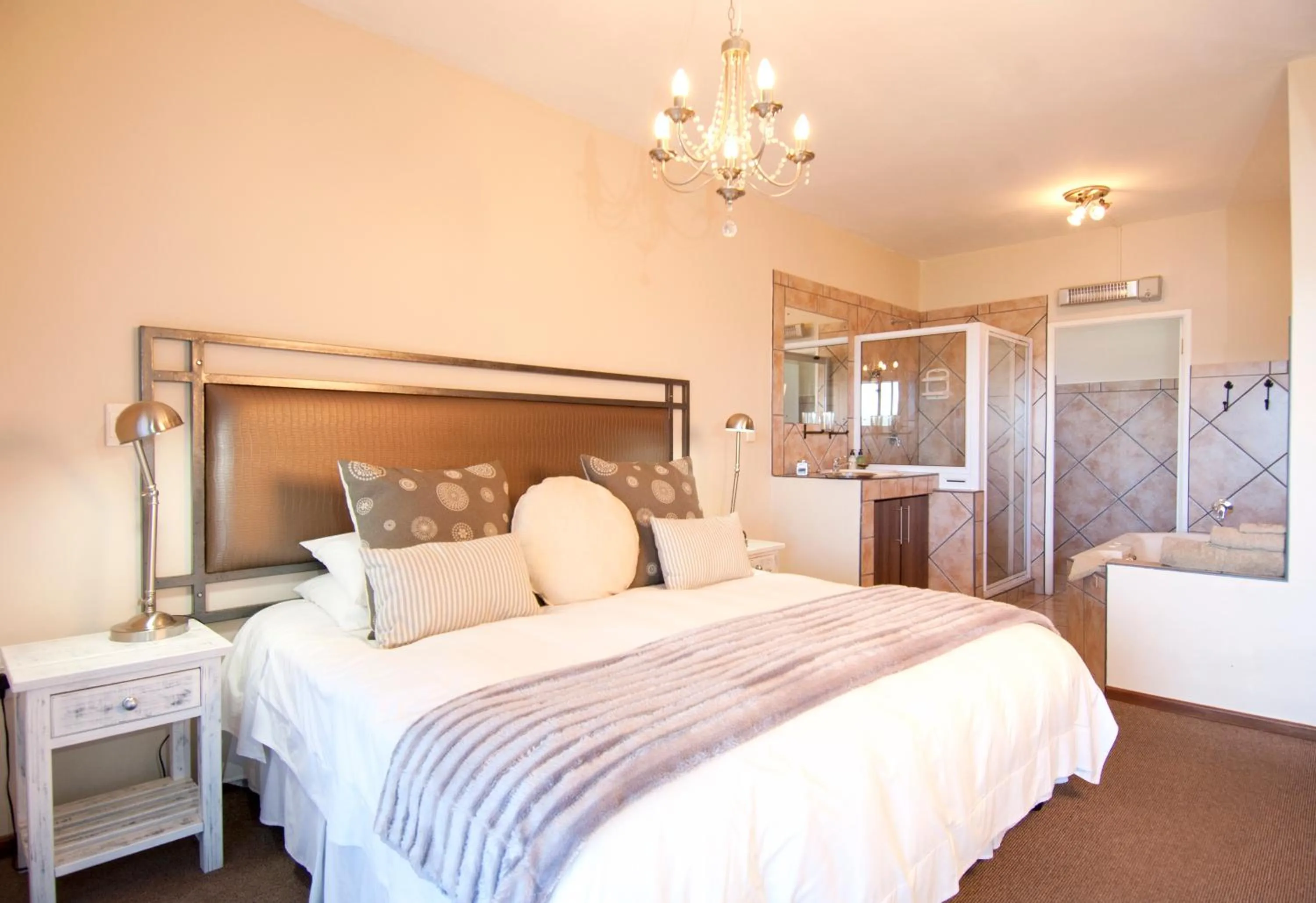 Photo of the whole room, Bed in Overmeer Guest House