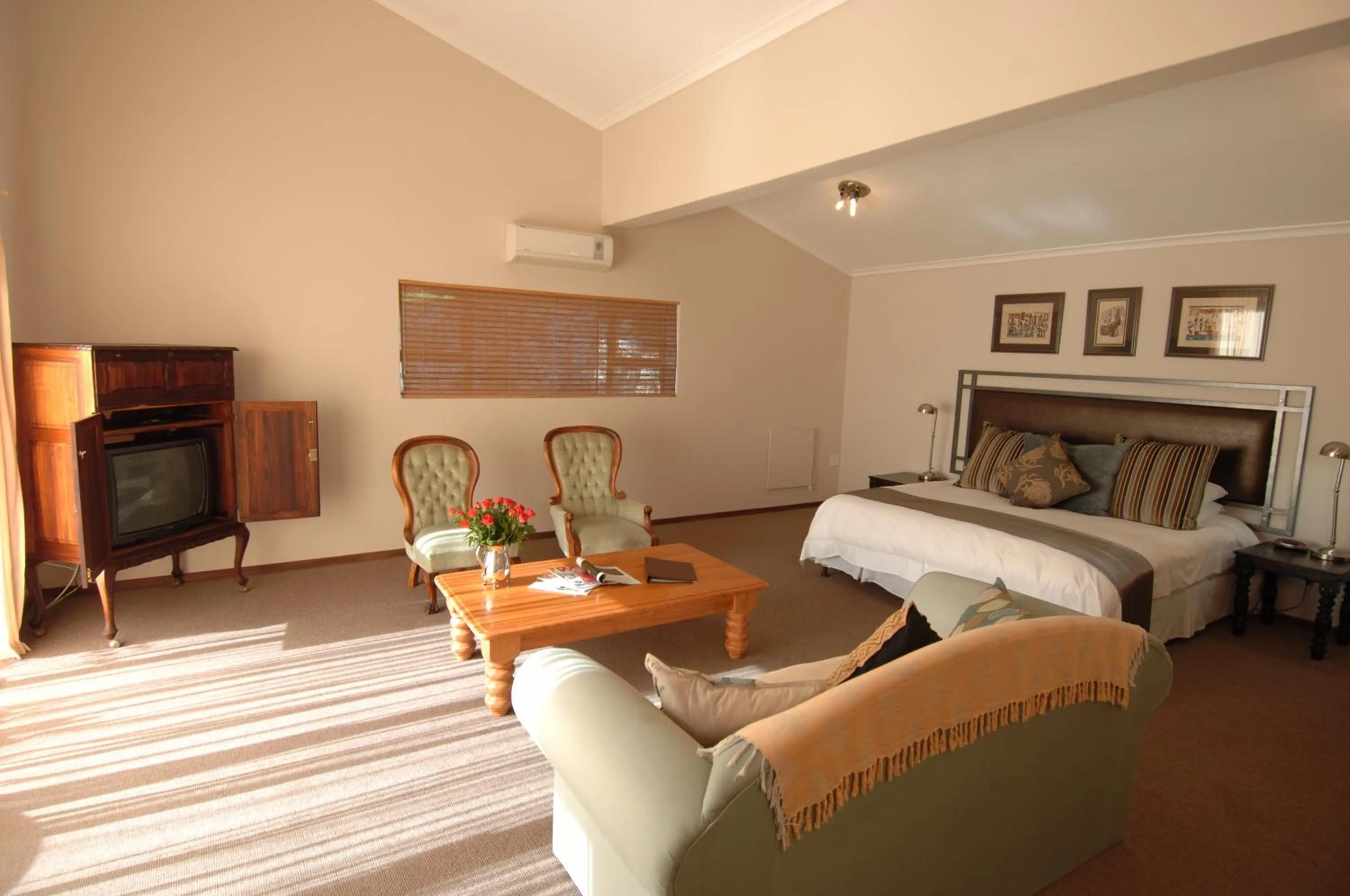 Photo of the whole room, Bed in Overmeer Guest House
