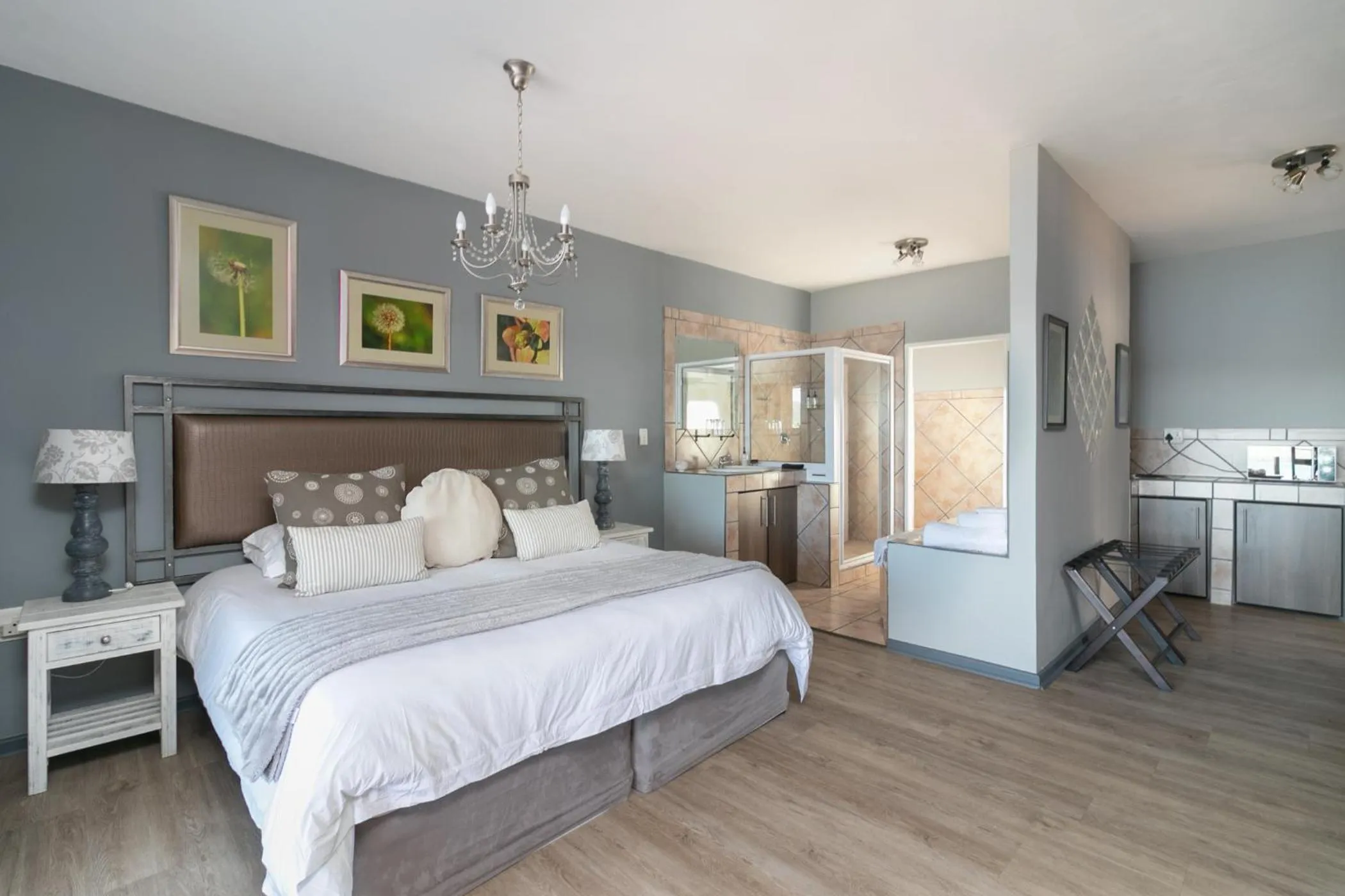 Bedroom, Bed in Overmeer Guest House