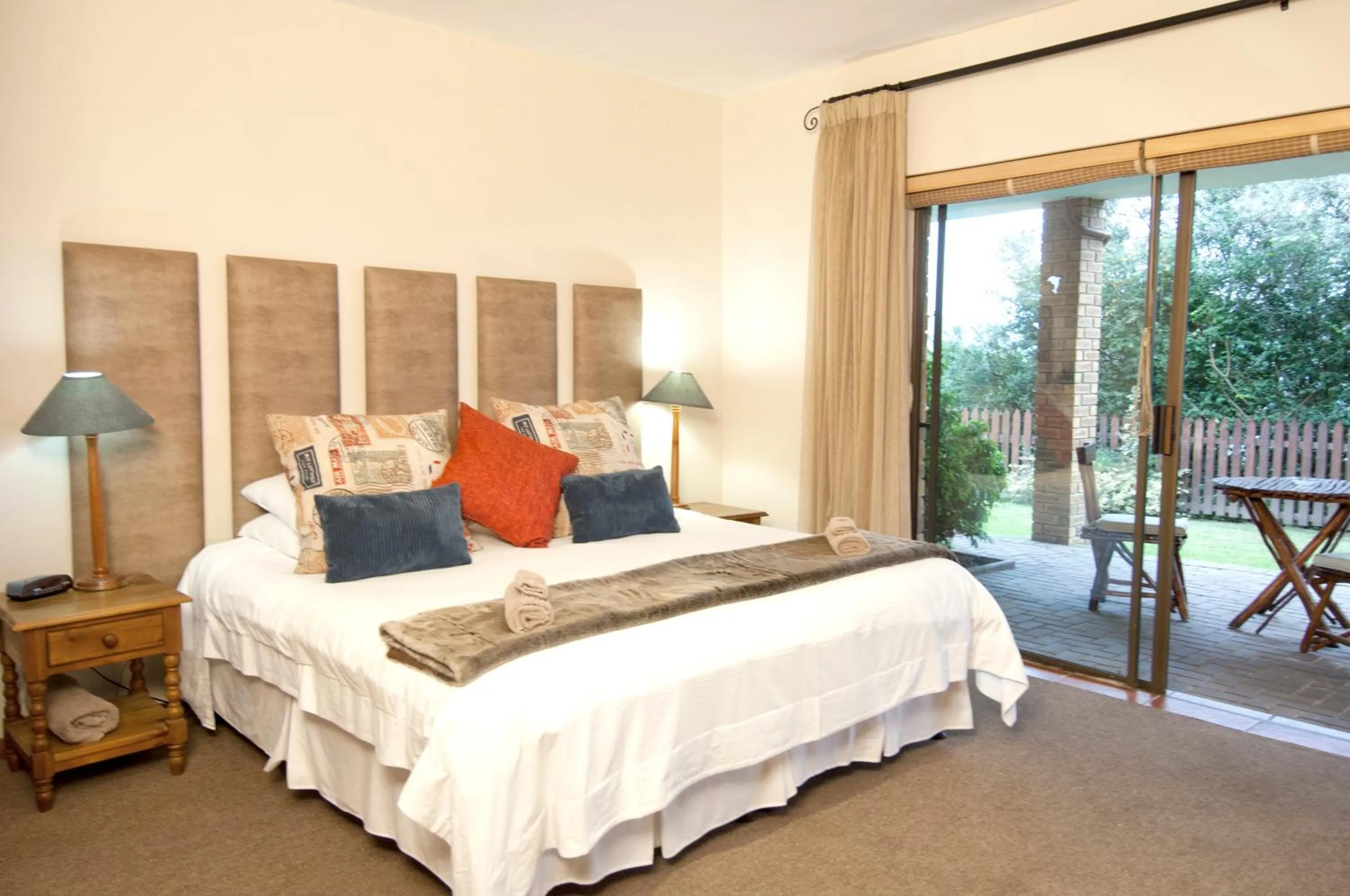 Balcony/Terrace, Bed in Overmeer Guest House