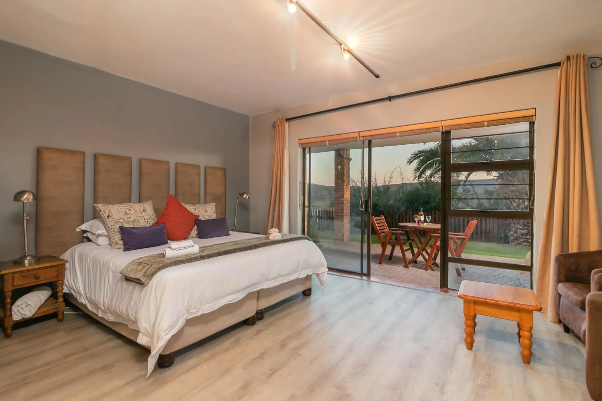 Photo of the whole room, Bed in Overmeer Guest House