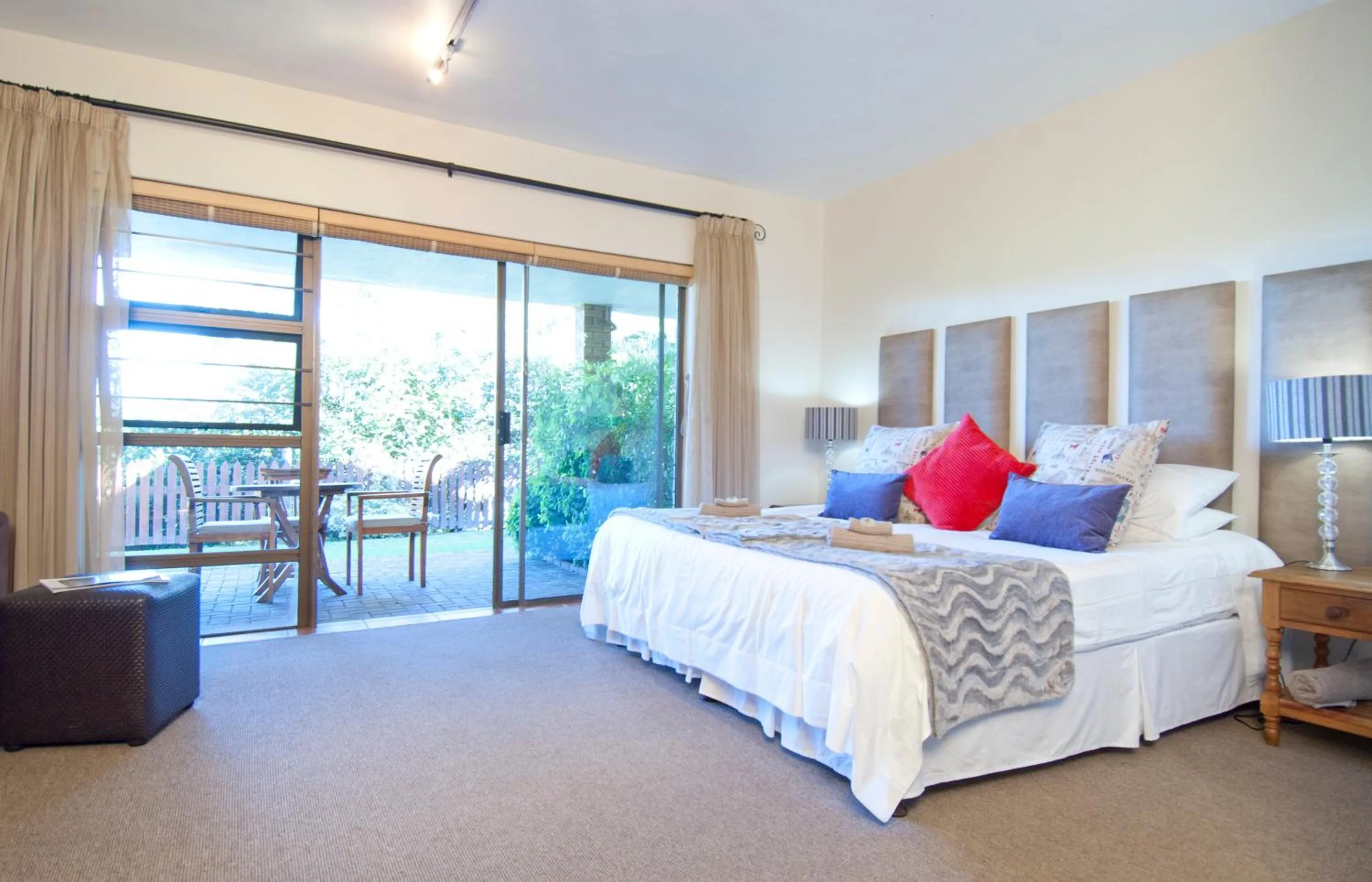 Balcony/Terrace, Bed in Overmeer Guest House