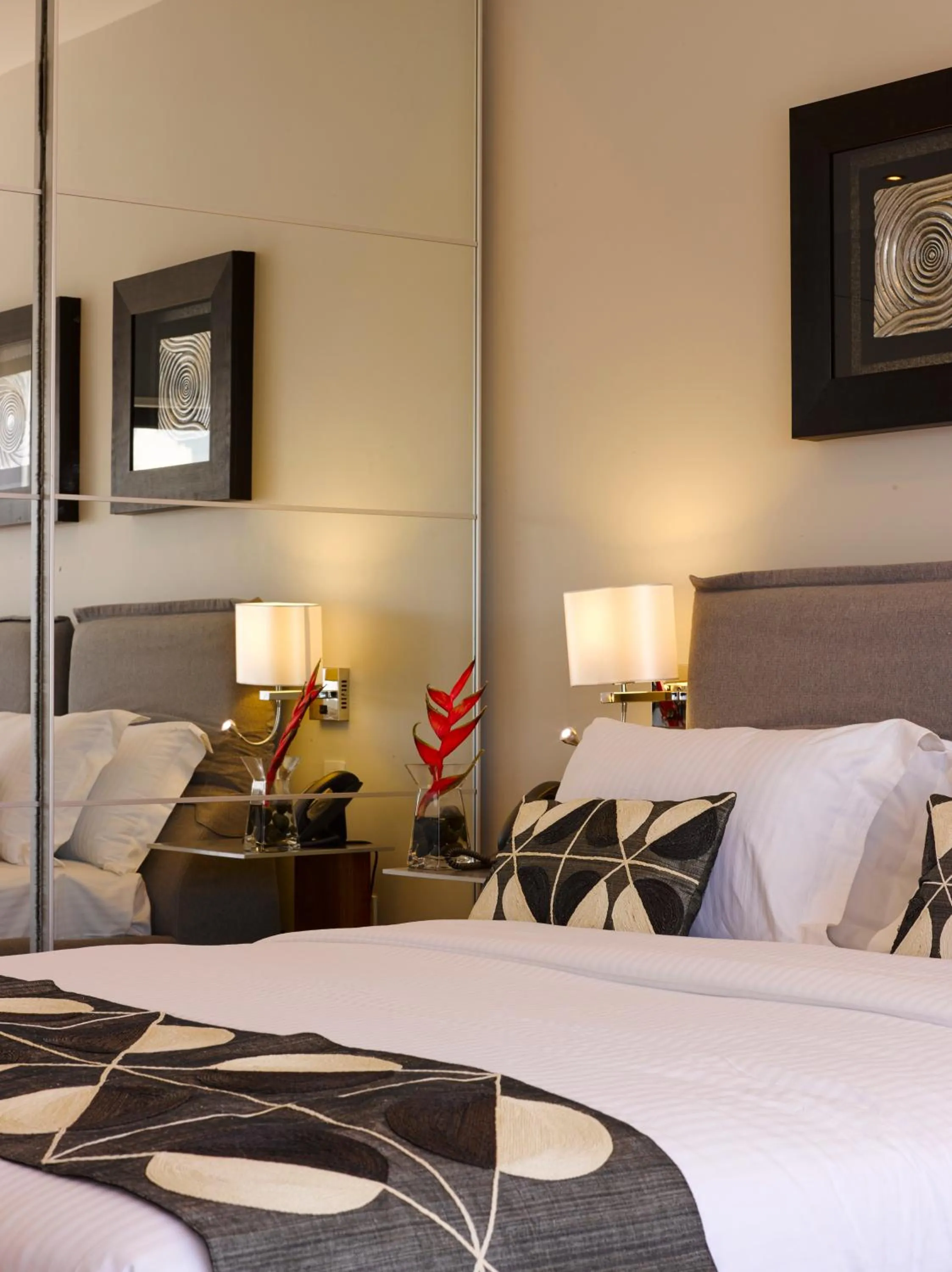 Bedroom, Bed in Hotel English Point Marina & Spa