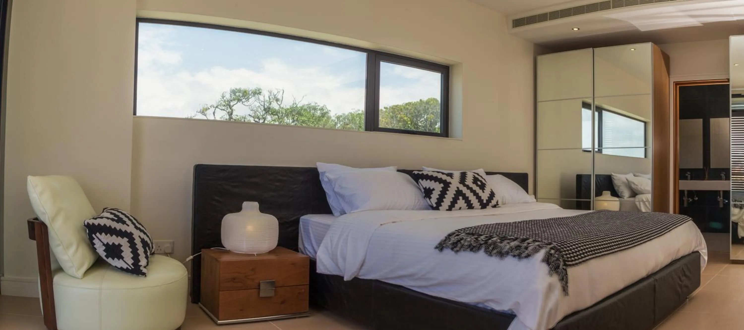 Bedroom, Bed in Hotel English Point Marina & Spa