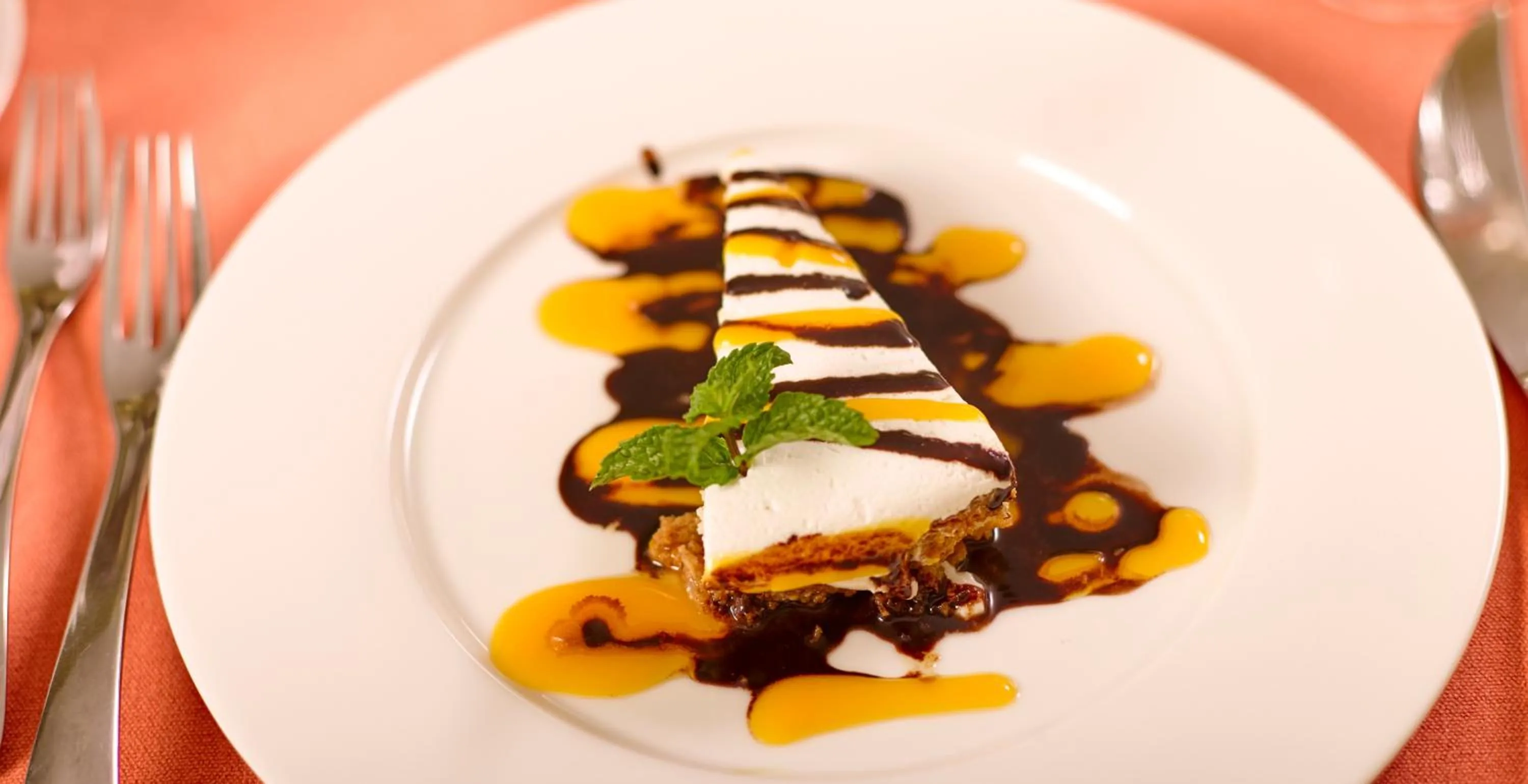 Dining area in Hotel English Point Marina & Spa