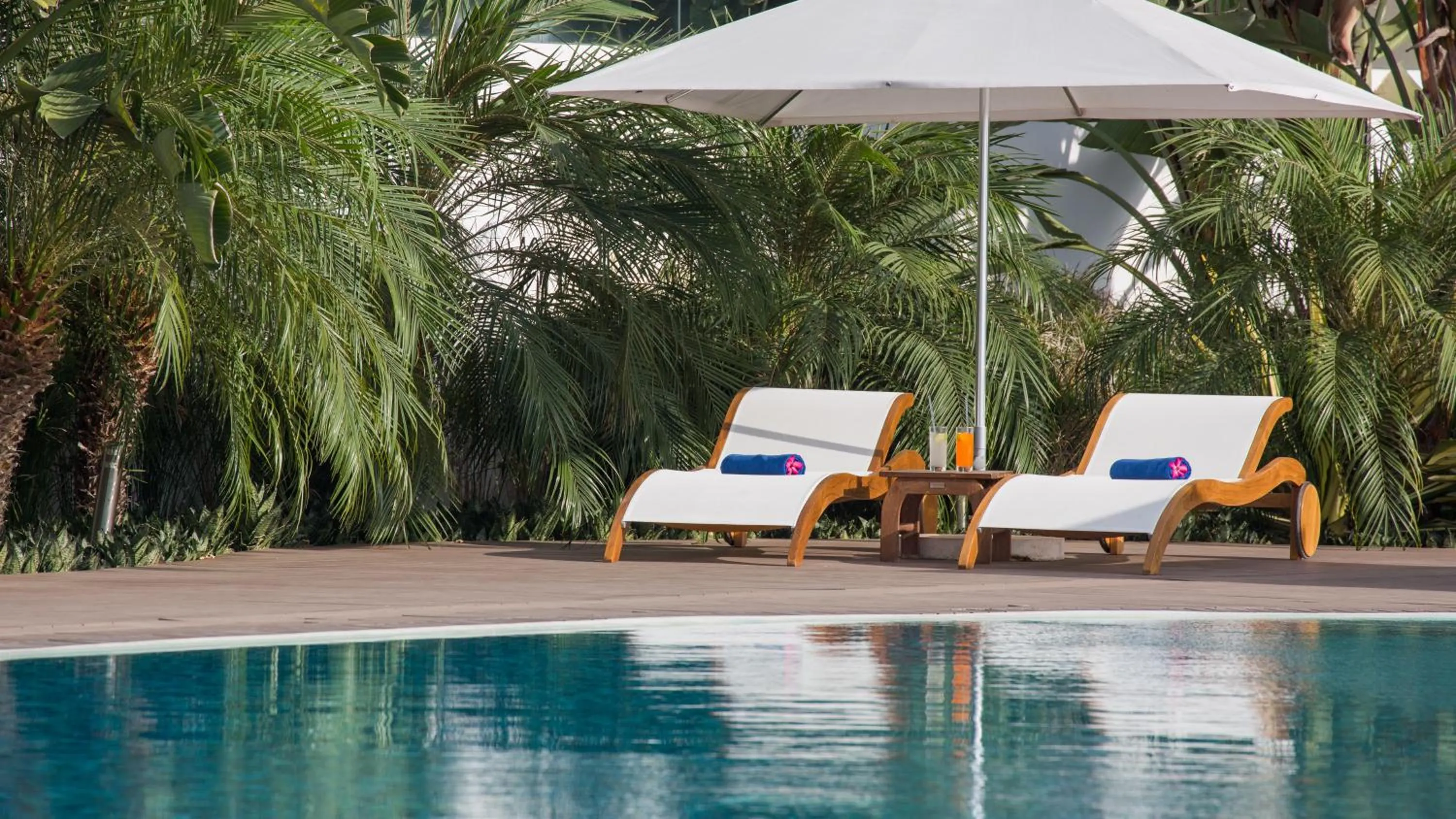 Swimming pool in Hotel English Point Marina & Spa