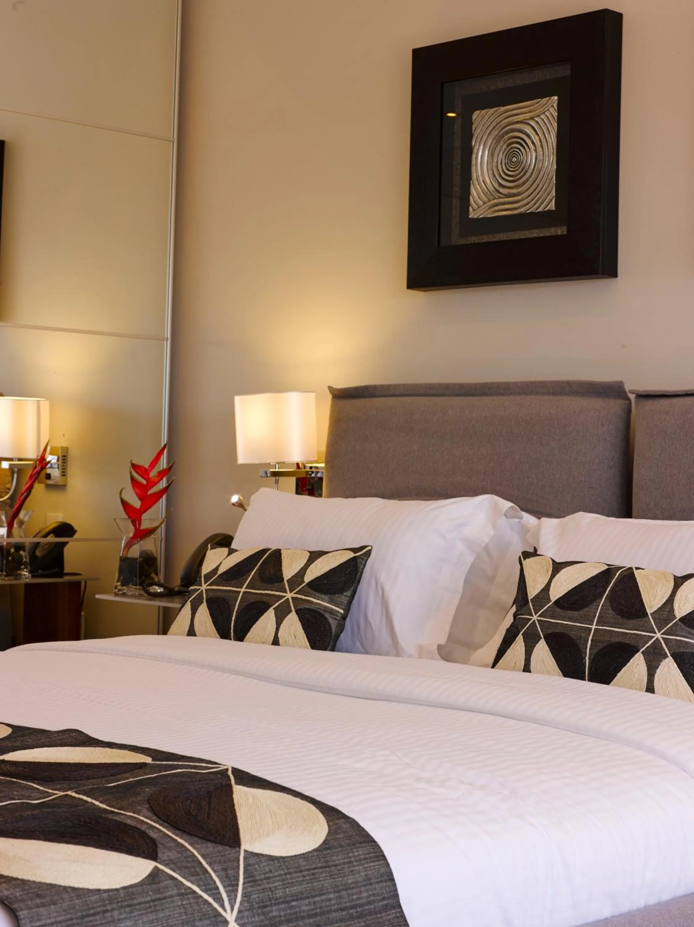 Bedroom, Bed in Hotel English Point Marina & Spa