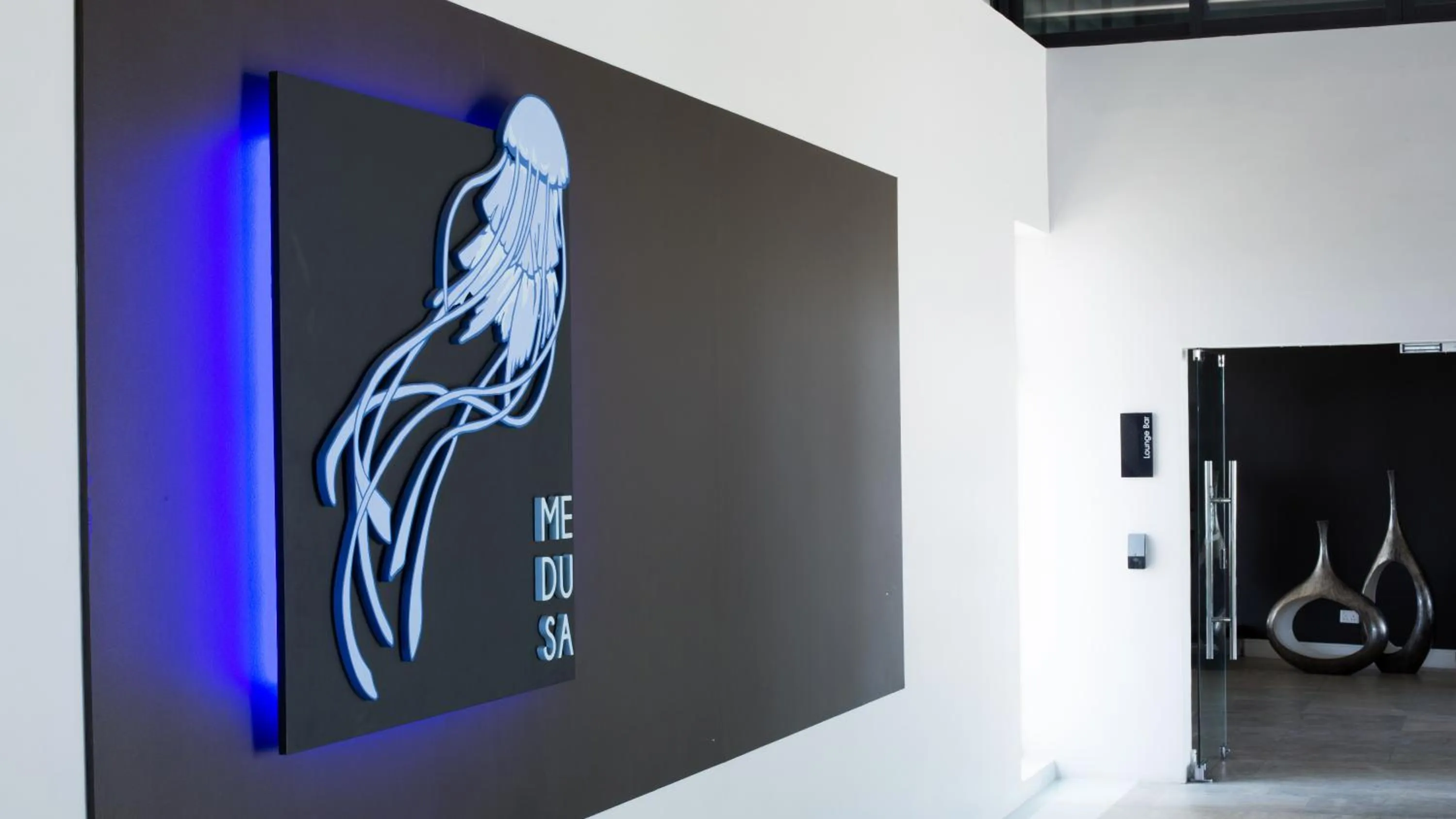 Restaurant/places to eat in Hotel English Point Marina & Spa