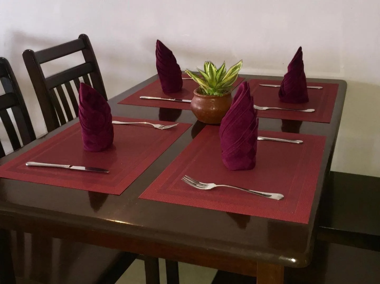 Restaurant/places to eat in Hotel English Point Marina & Spa