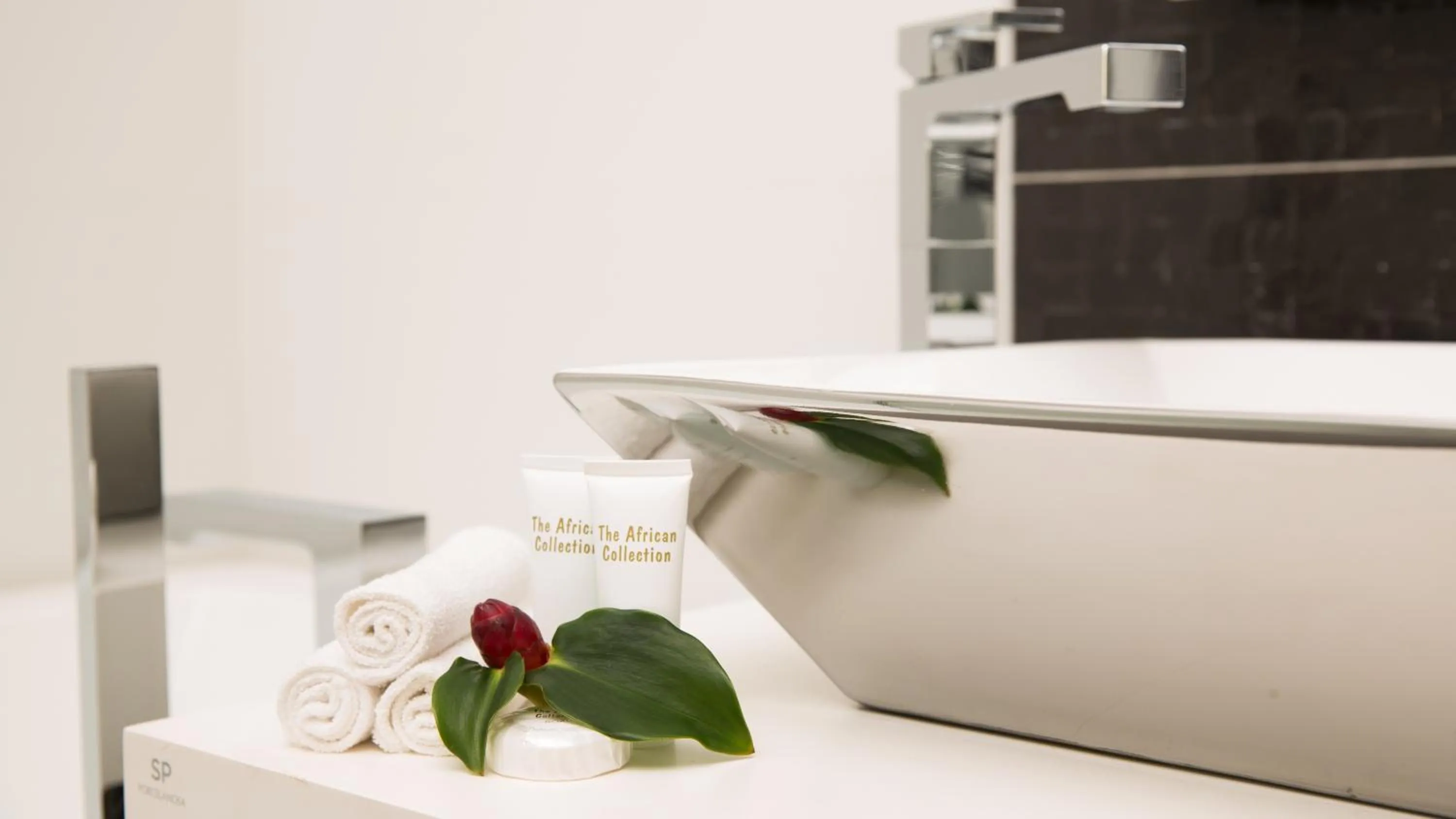 Bathroom in Hotel English Point Marina & Spa