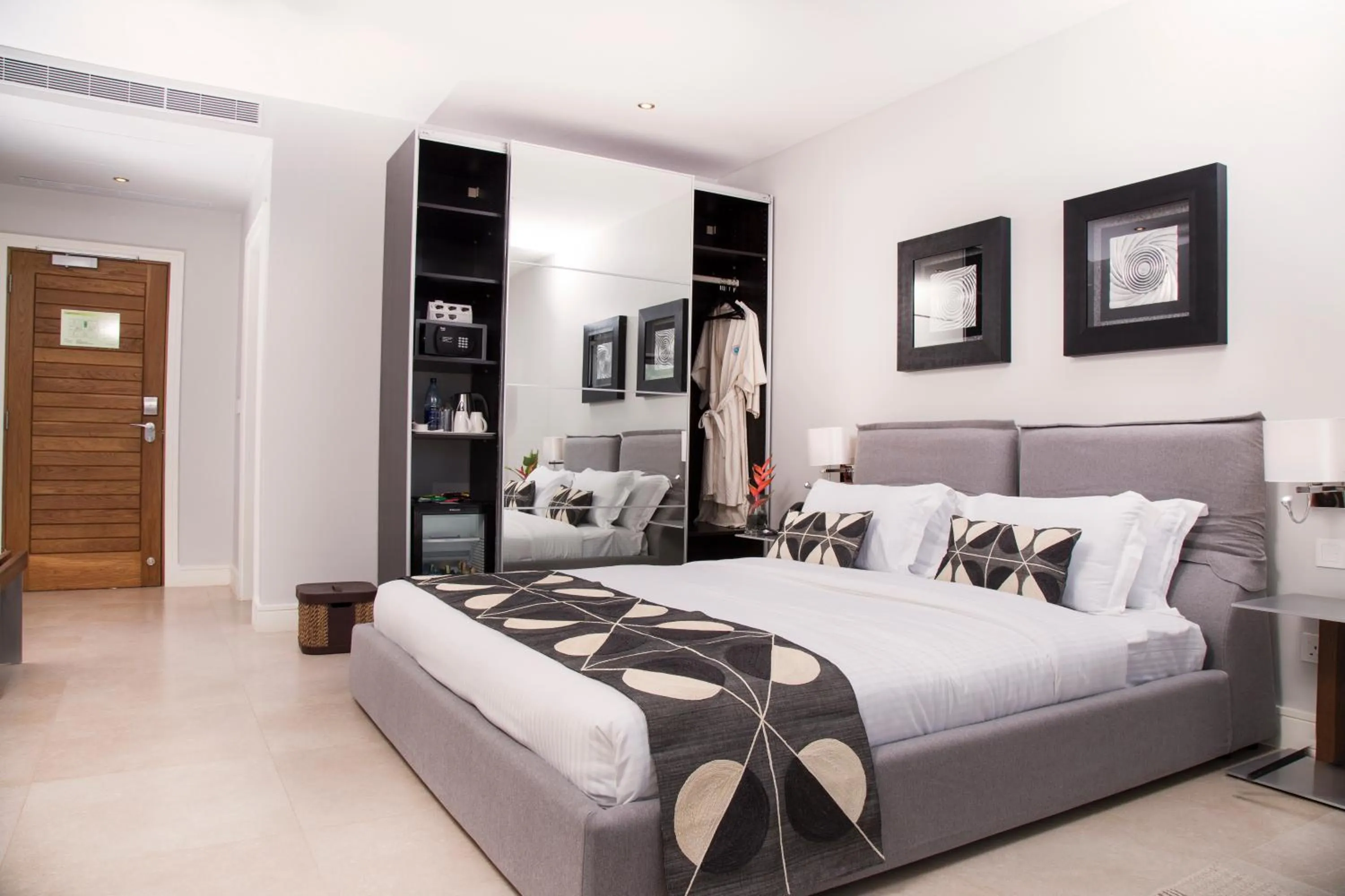 Bed in Hotel English Point Marina & Spa