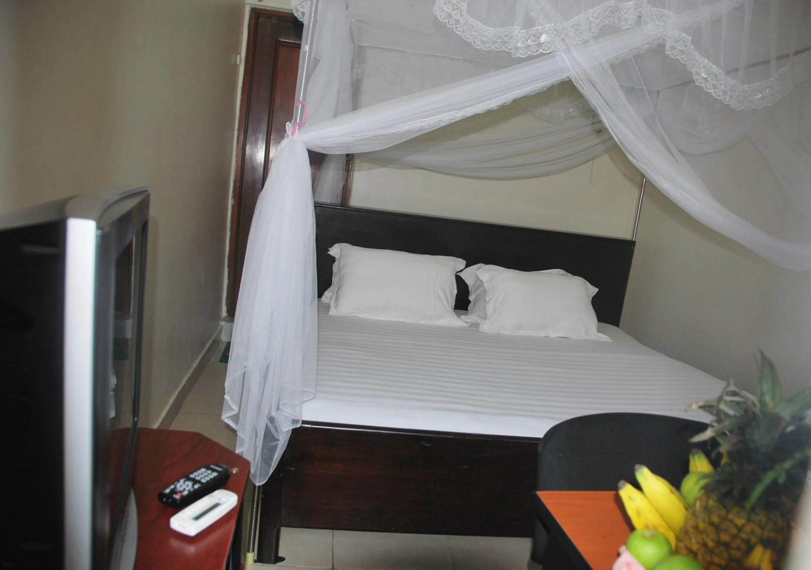 Photo of the whole room, Bed in Sandton Hotel Kasese