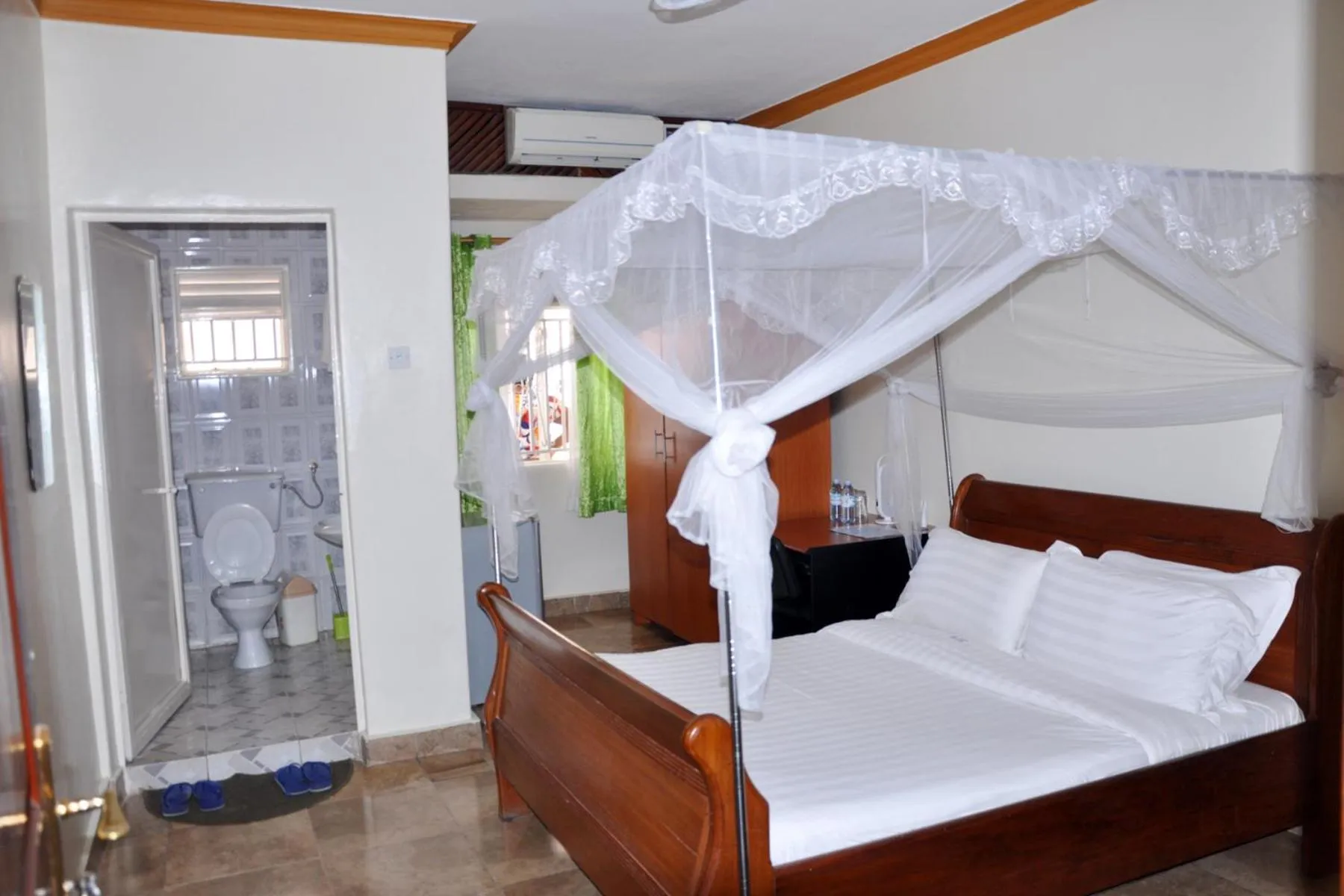 Bed in Sandton Hotel Kasese