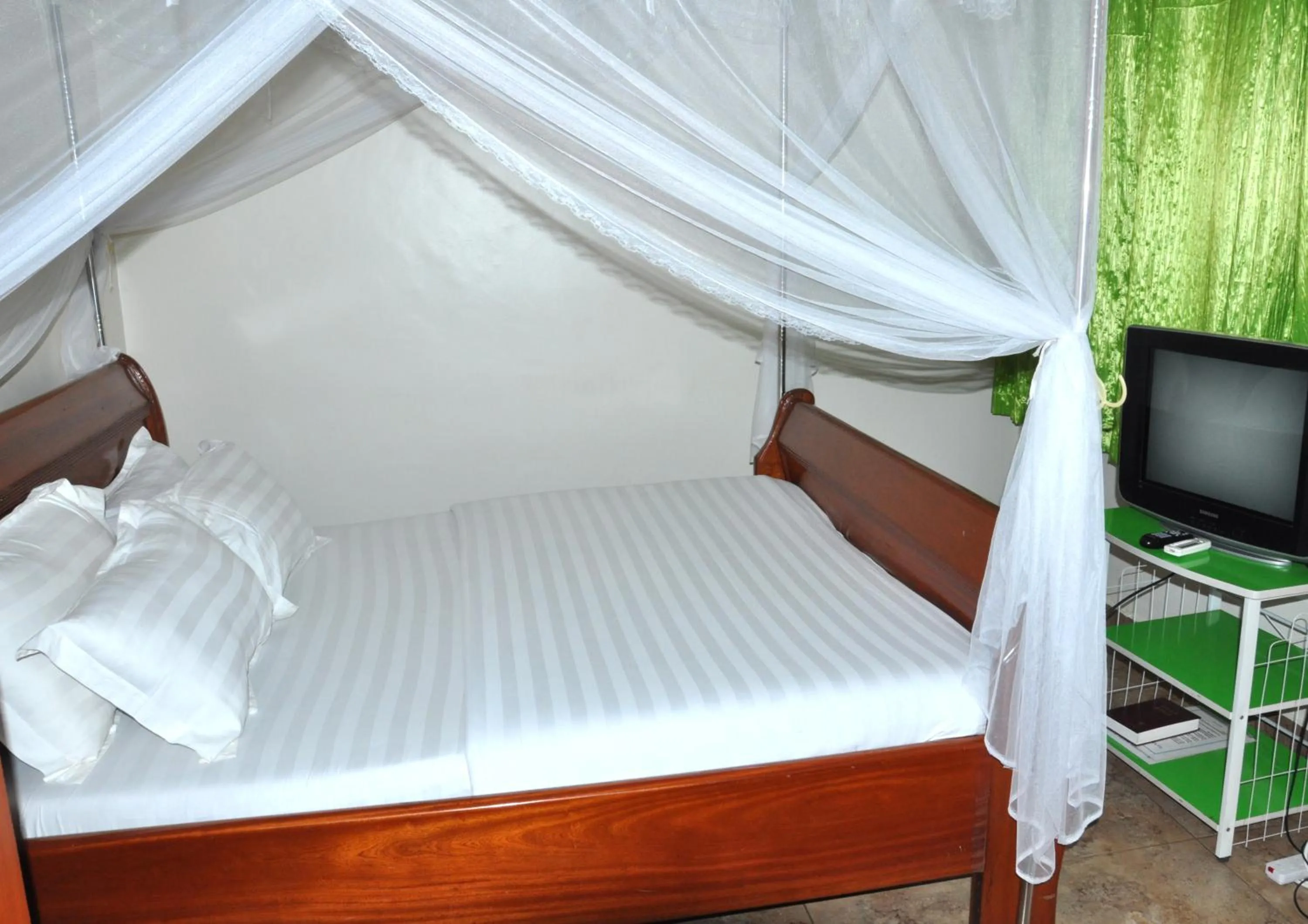 cot, Bed in Sandton Hotel Kasese