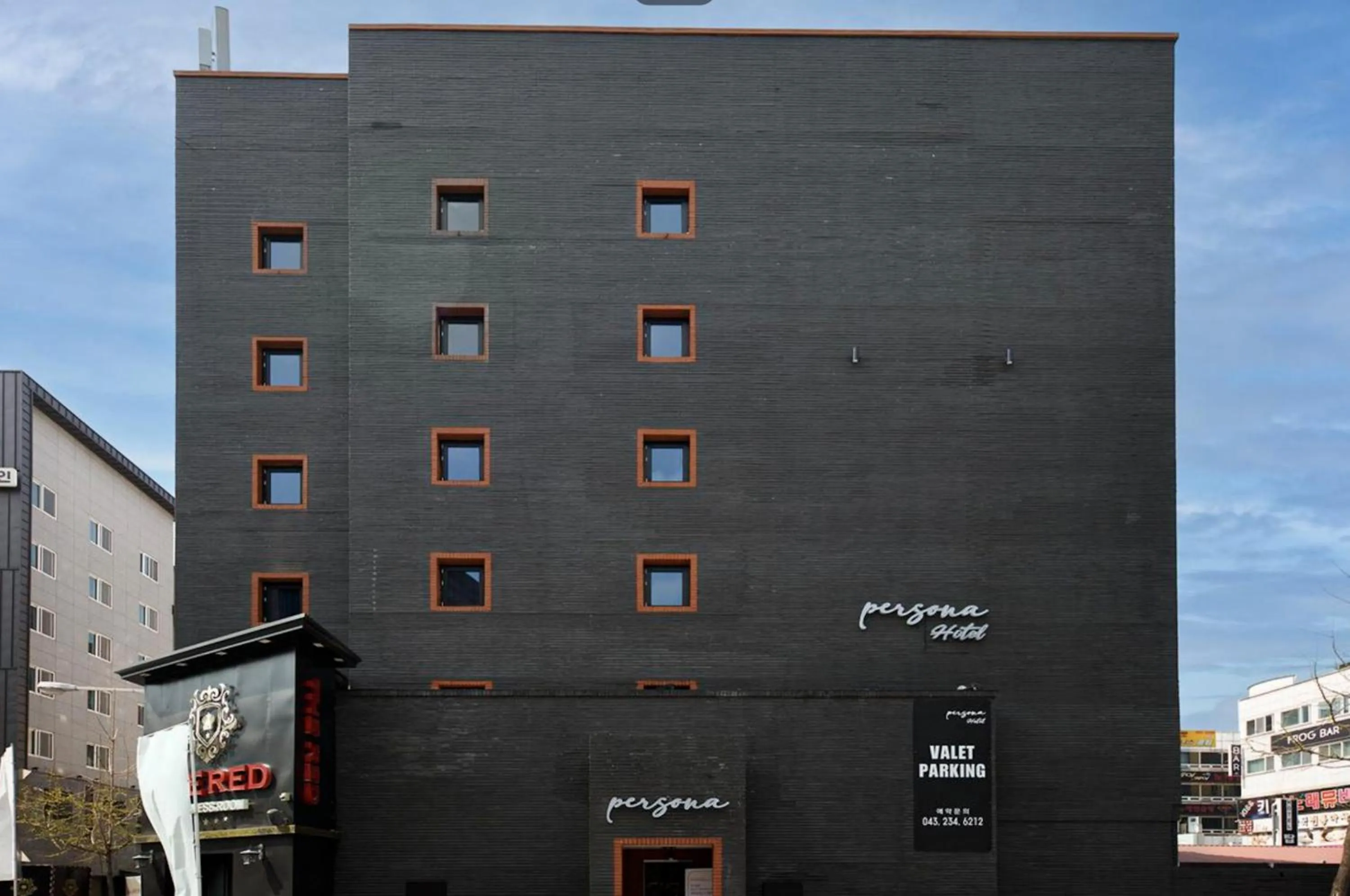 Property building in Cheongju Hotel Persona