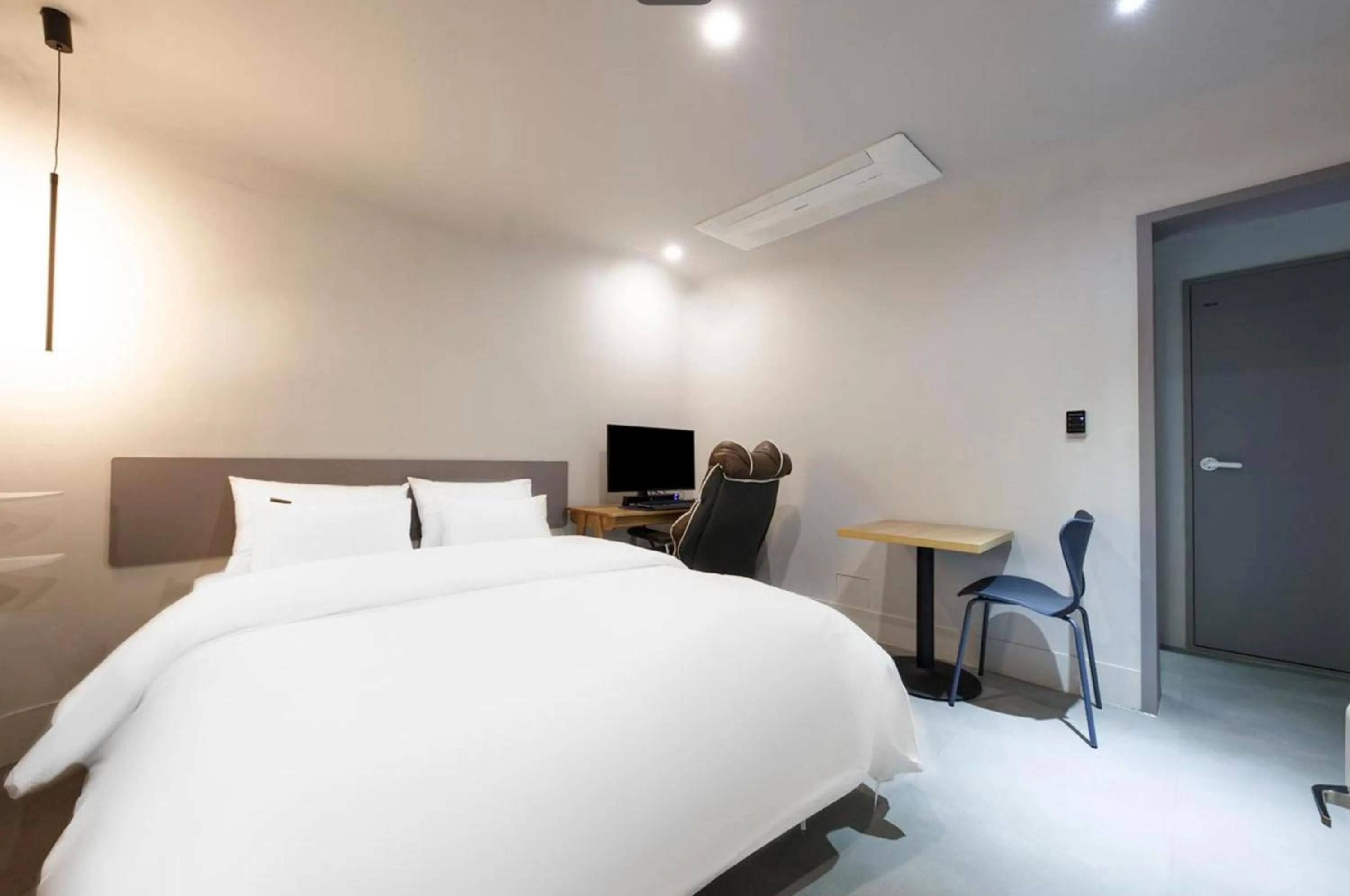 Bed in Cheongju Hotel Persona