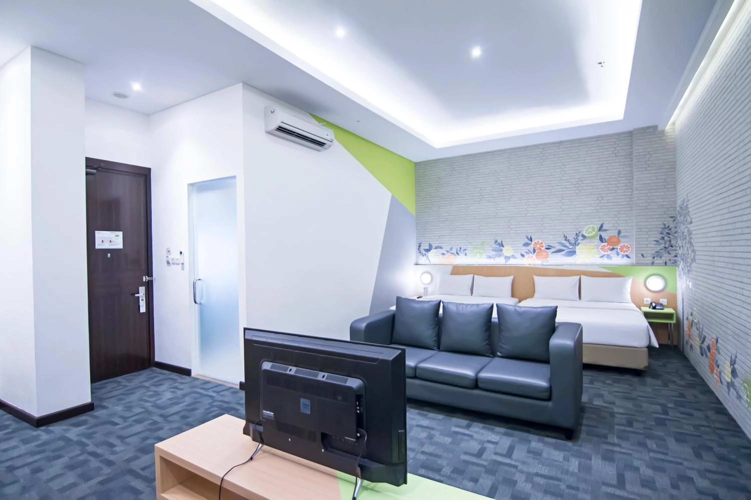 Seating area, Bed in Zest Sukajadi Bandung by Swiss-Belhotel International