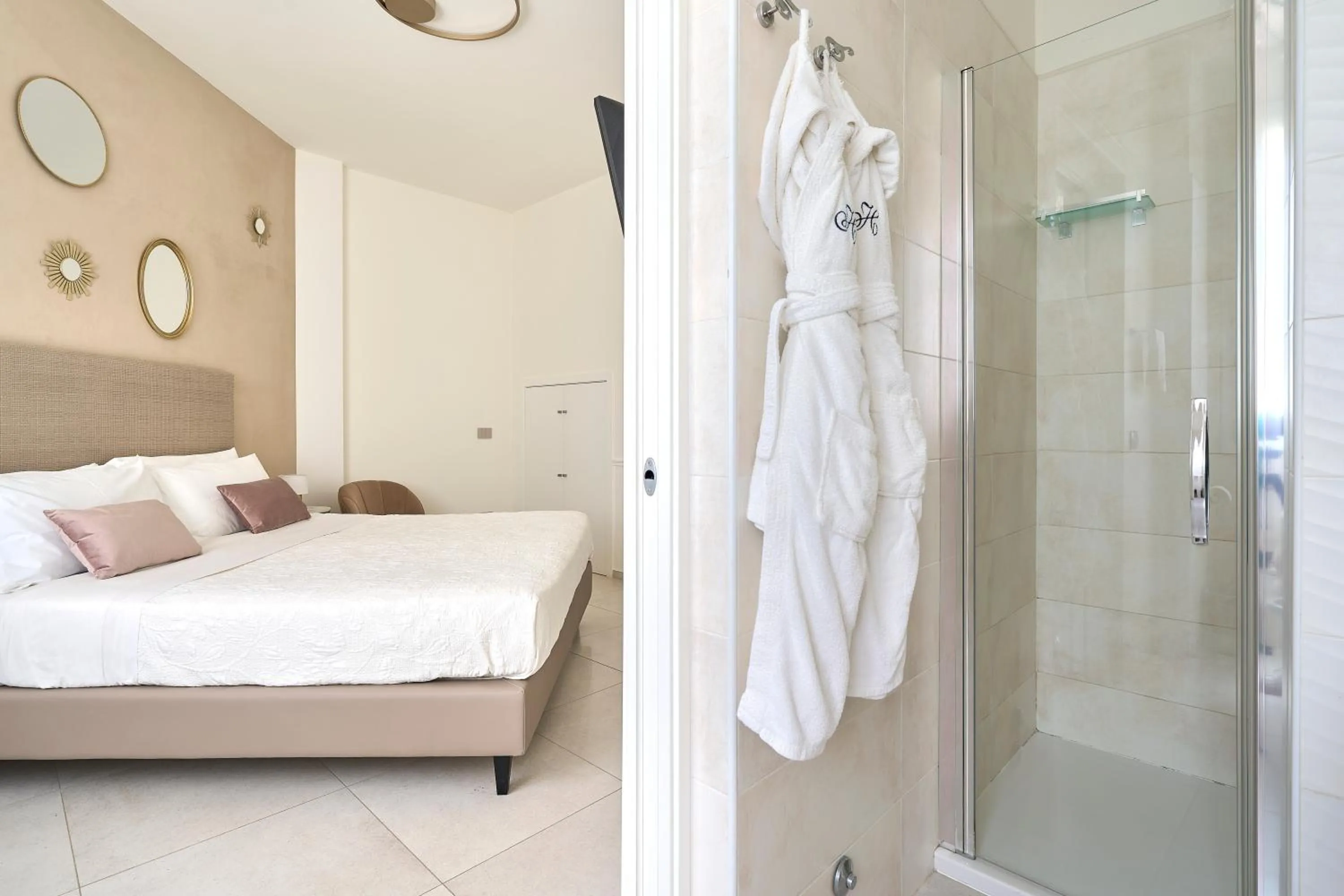 Bathroom, Bed in Boutique Hotel San Giovanni