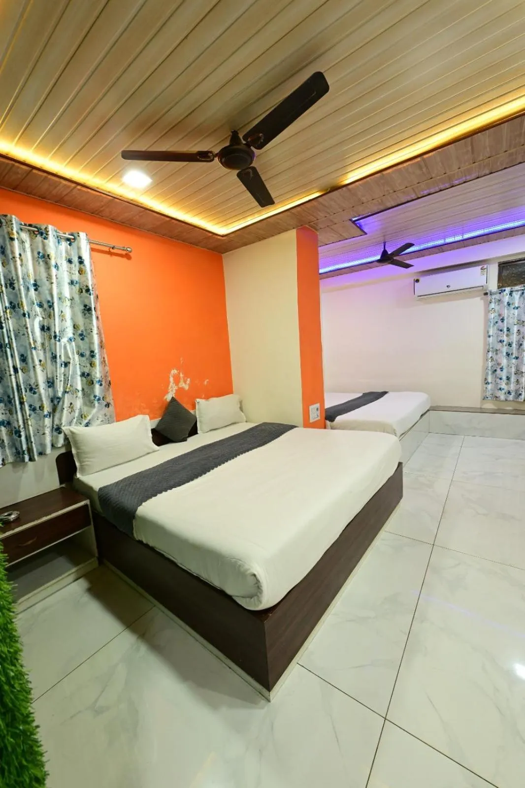 Bedroom, Bed in Hotel Happy Forest Inn