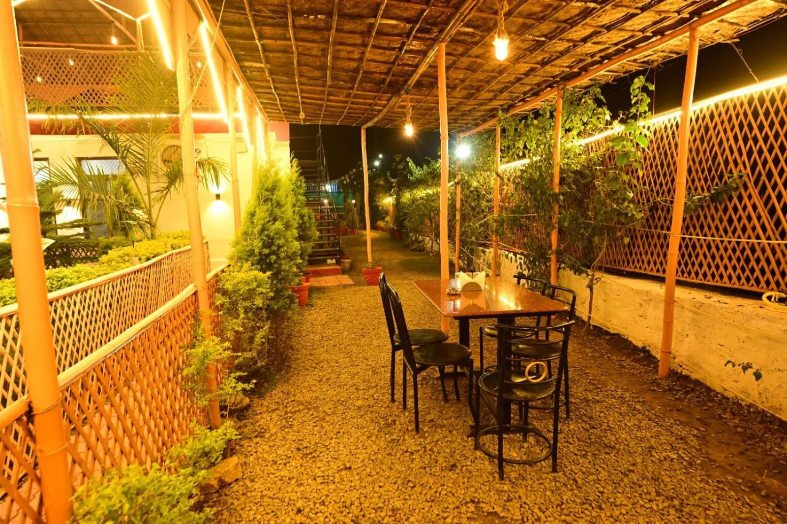 Restaurant/places to eat in Hotel Happy Forest Inn