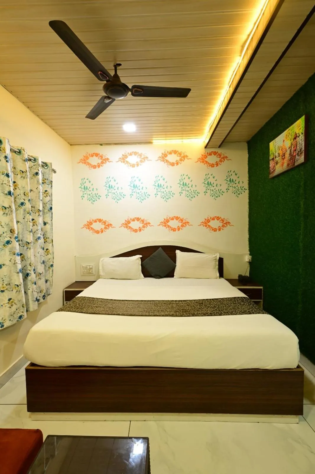 Bed in Hotel Happy Forest Inn