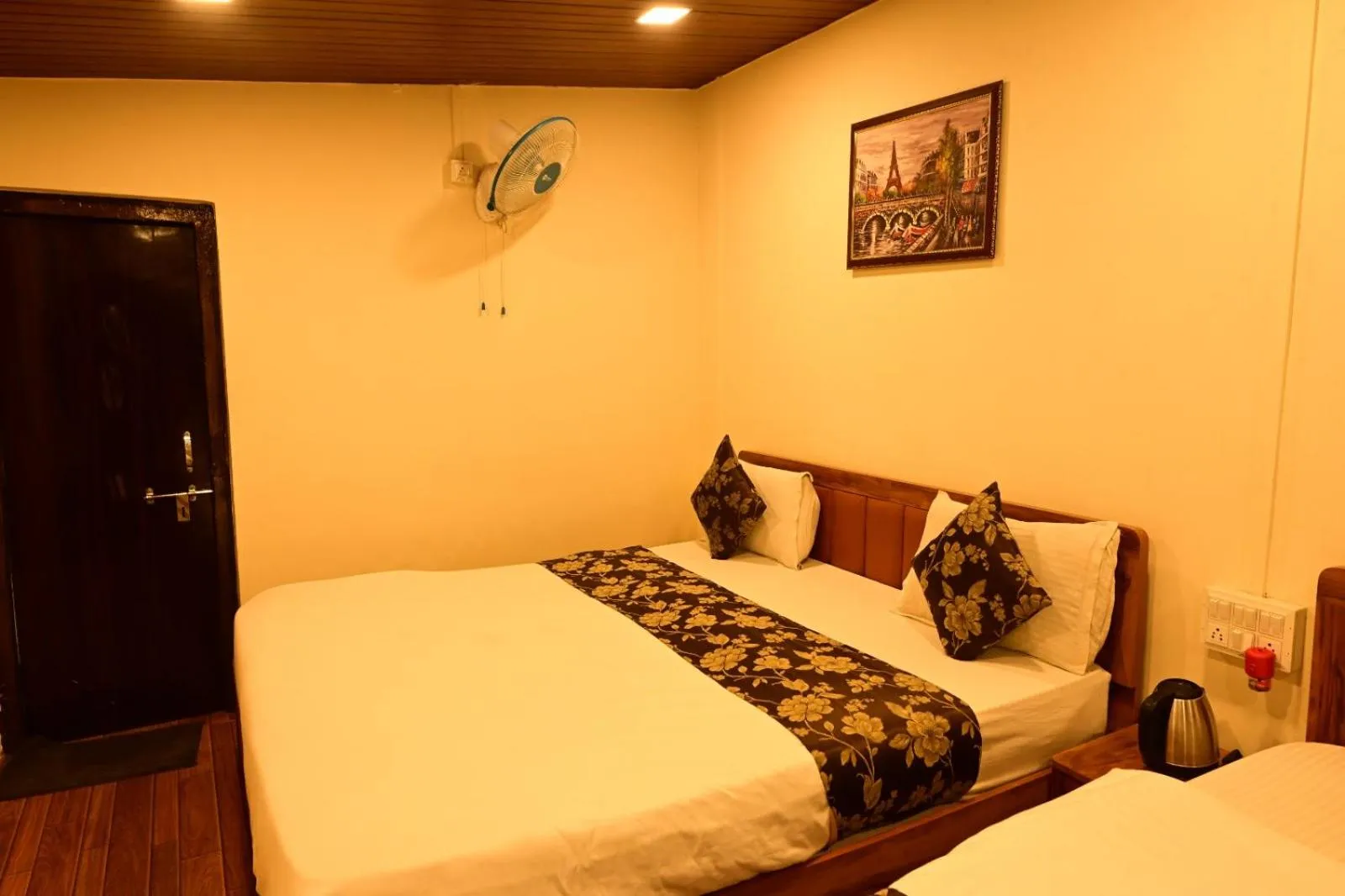 Bed in Hotel Happy Forest Inn