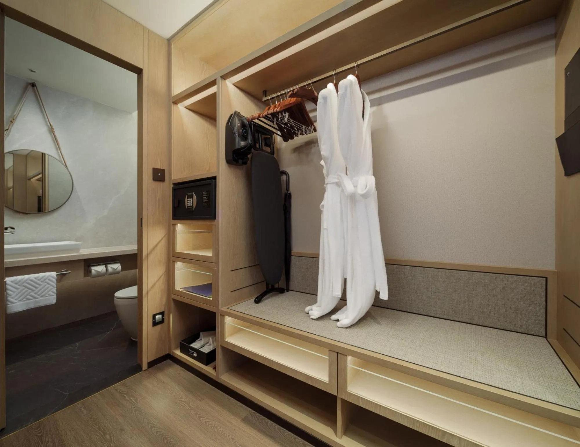 wardrobe, Bed in DoubleTree by Hilton Zhangzhou