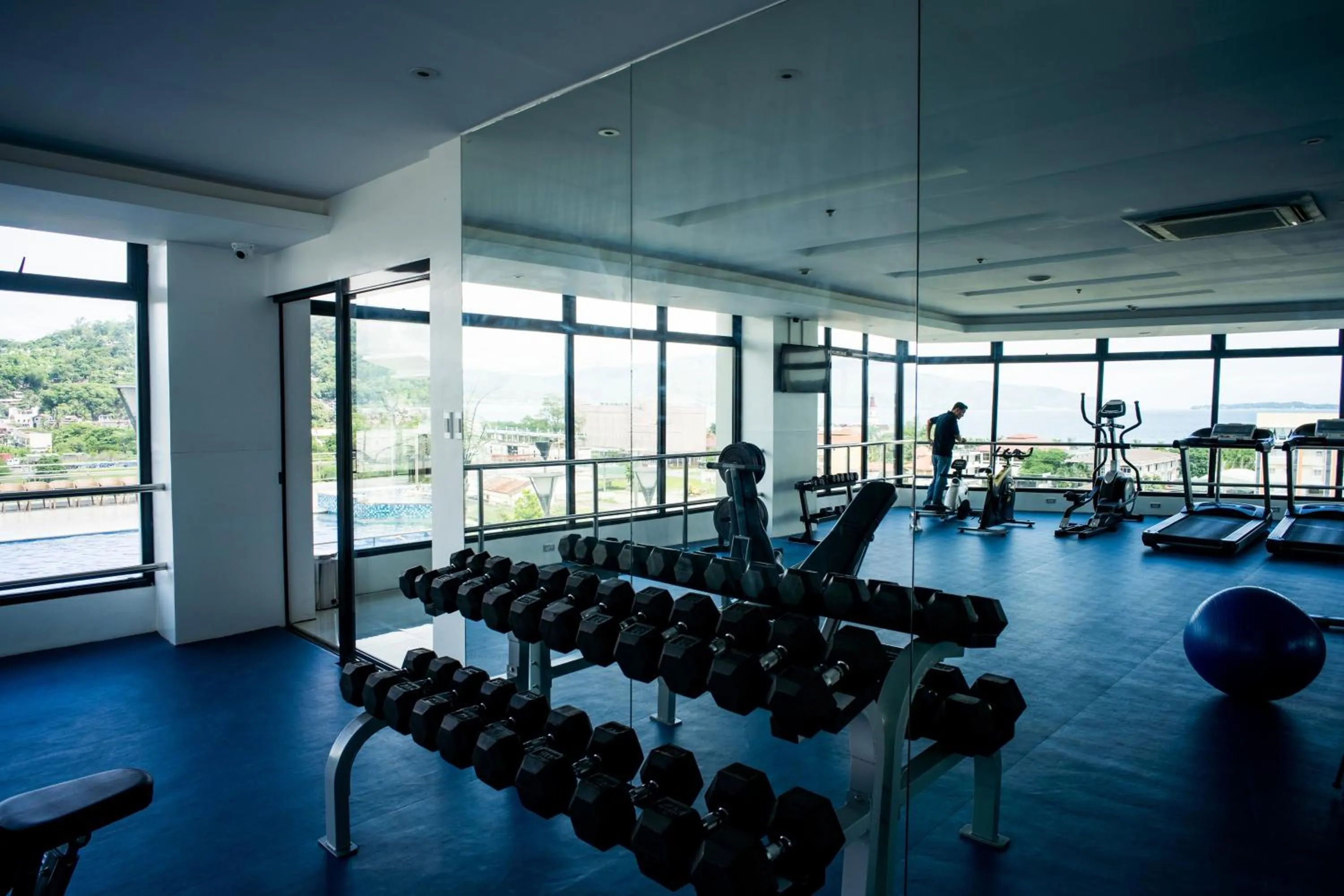 Fitness centre/facilities in Best Western Plus Hotel Subic