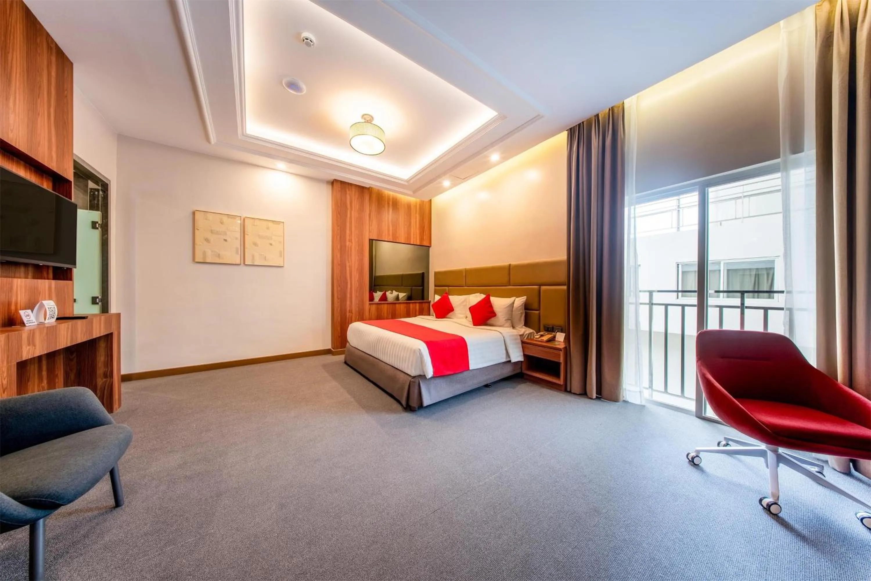 Photo of the whole room, Bed in Best Western Plus Hotel Subic