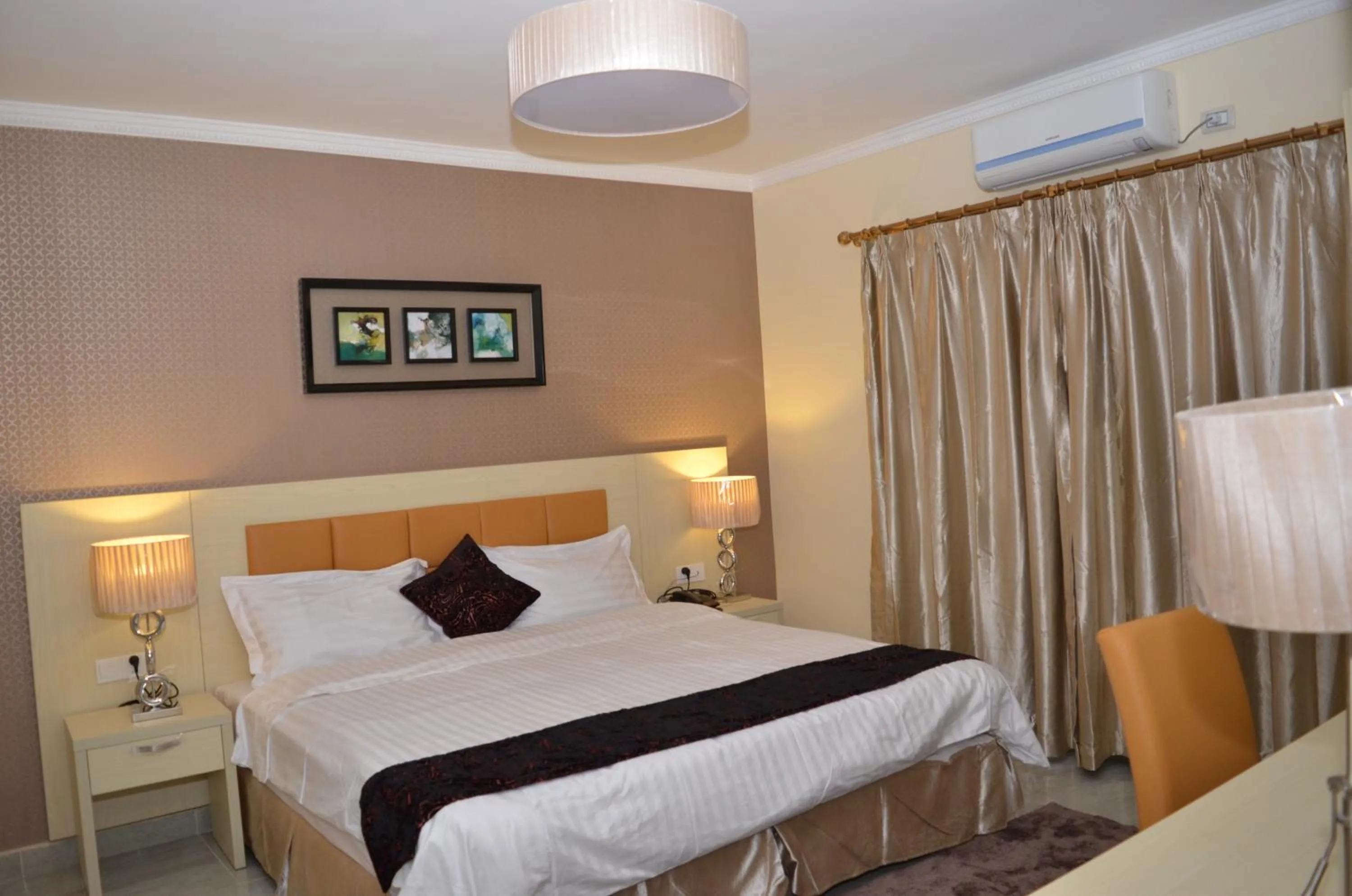 Photo of the whole room, Bed in Hotel Pacific, Lda