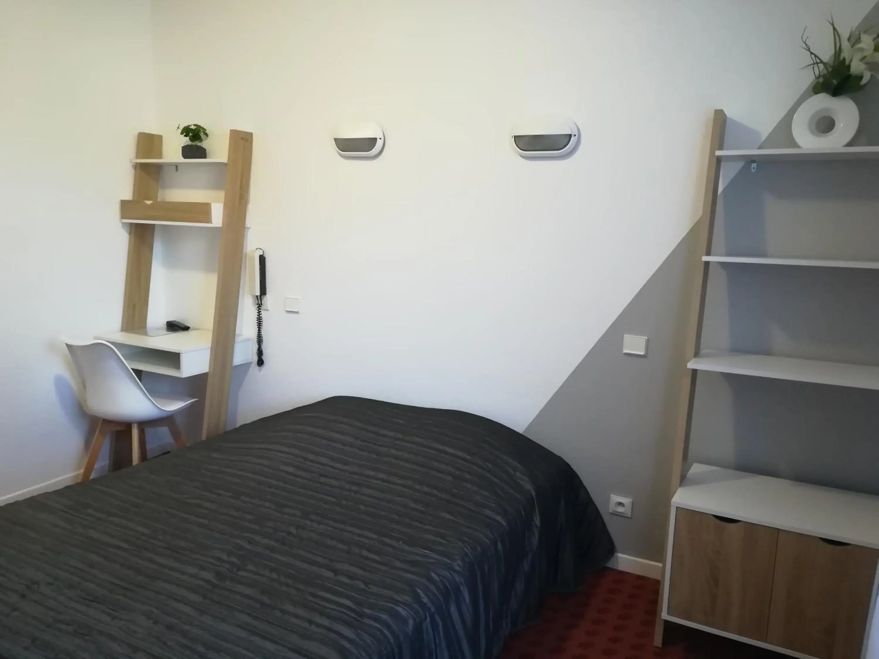 Double Room with Private Bathroom in Hotel De La Poste Double Room with Private Bathroom in Hotel De La Poste