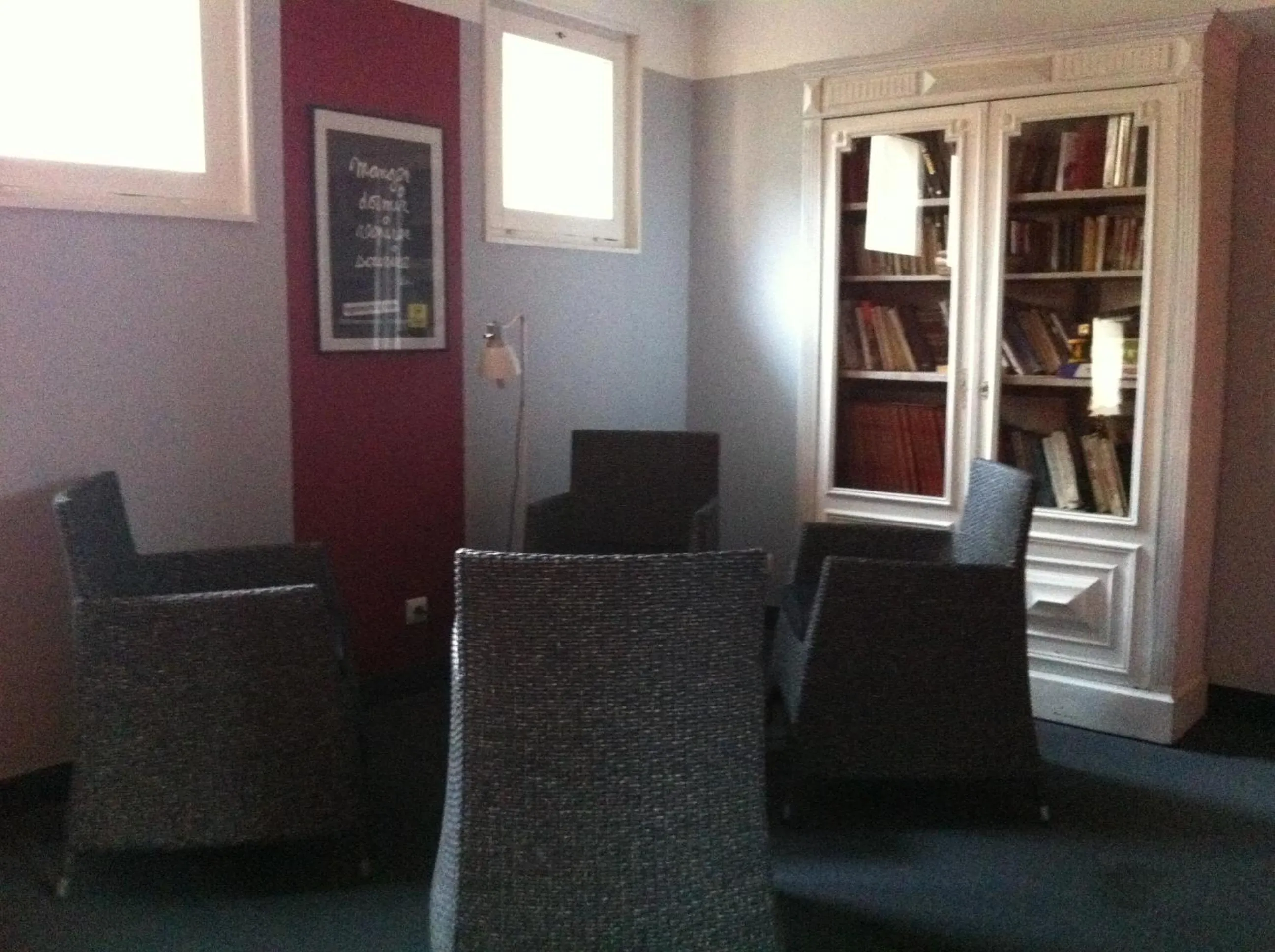 Library in Hotel De La Poste