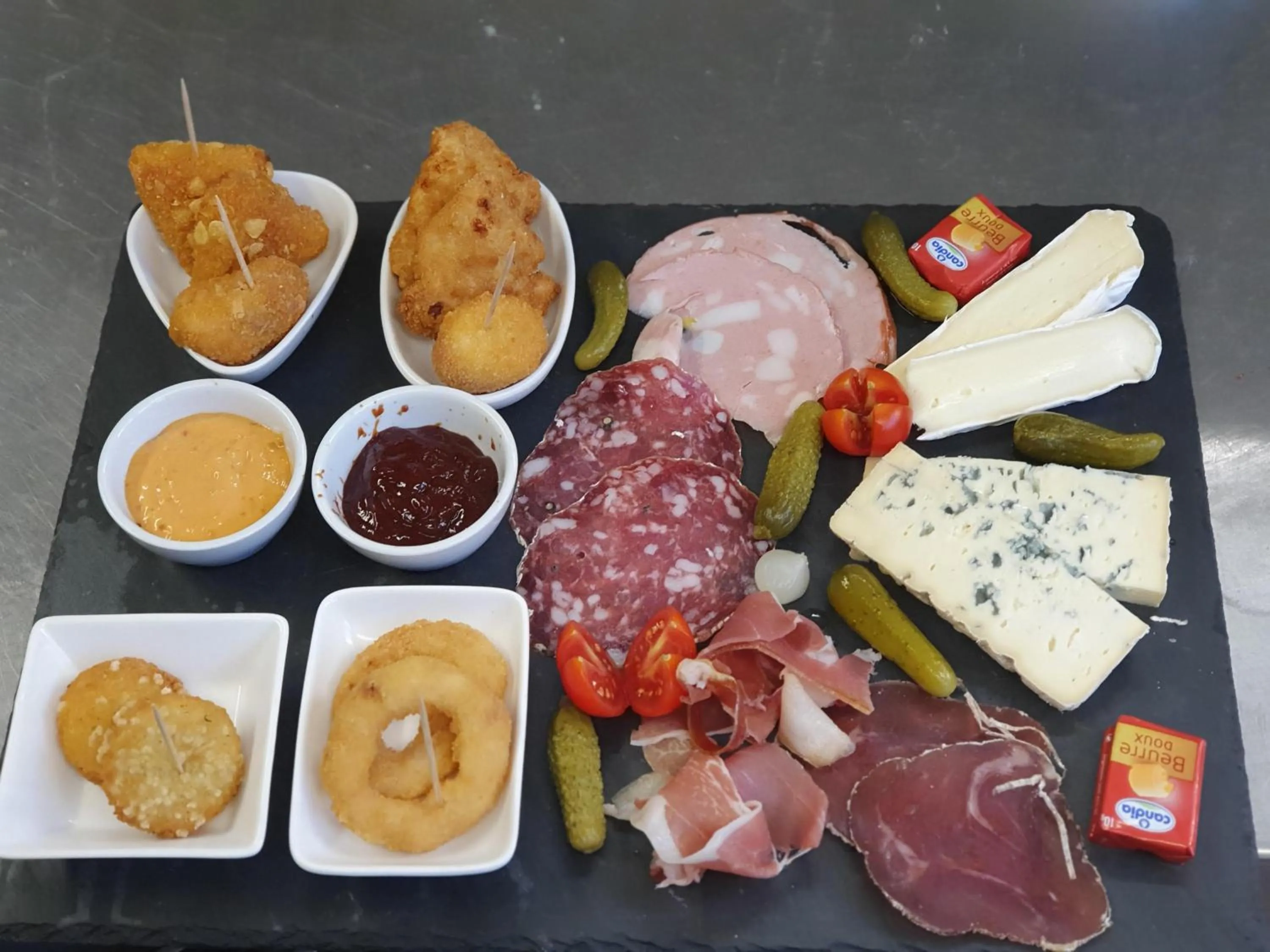 Restaurant/places to eat in Hotel De La Poste